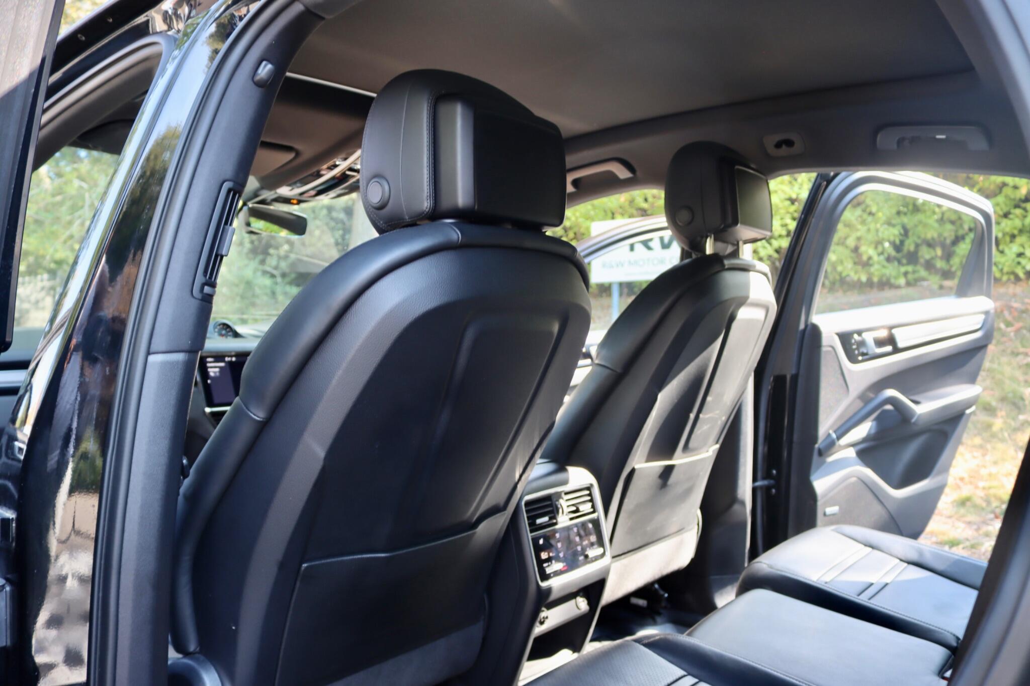 Porsche Cayenne view 12