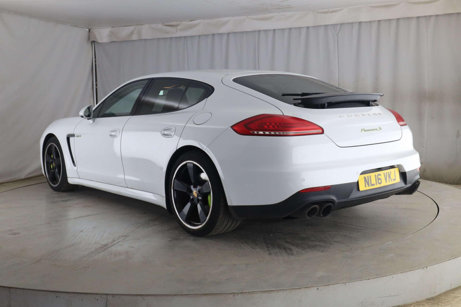 Porsche Panamera view 4