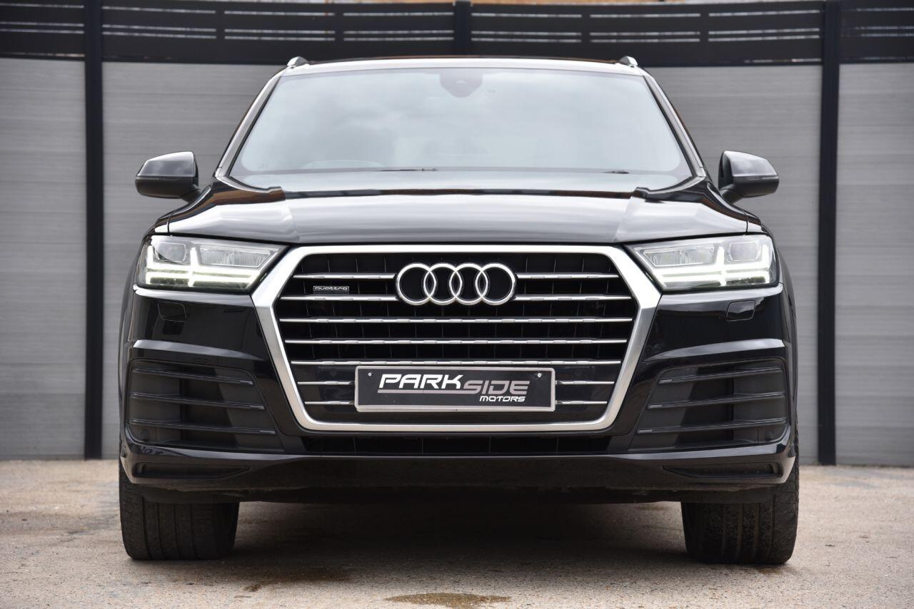 Audi Q7 view 4