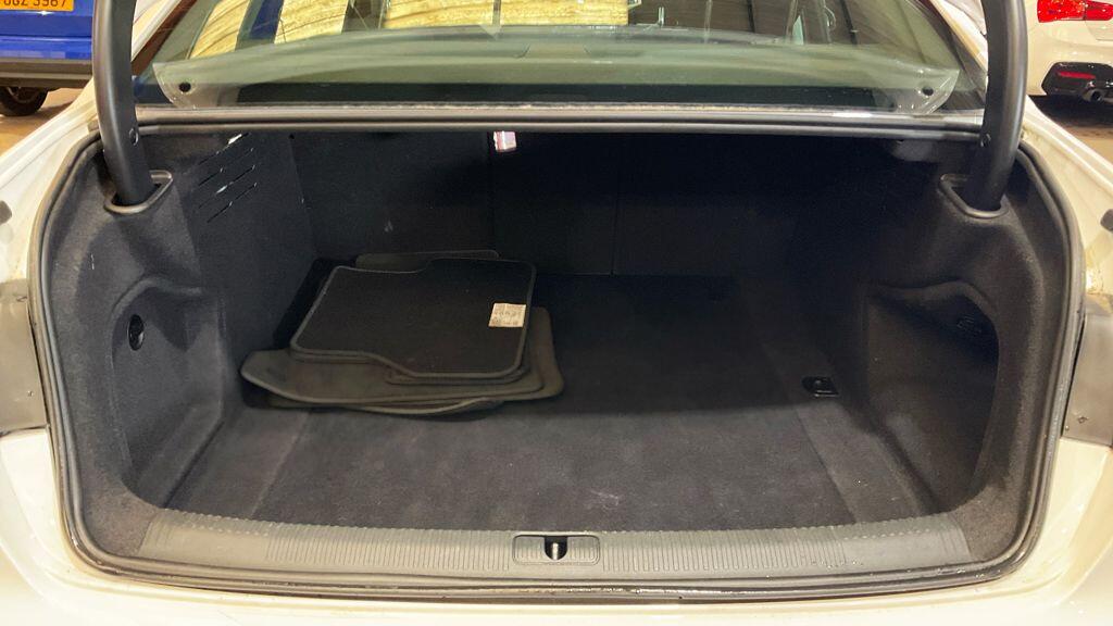 Audi A4 view 13