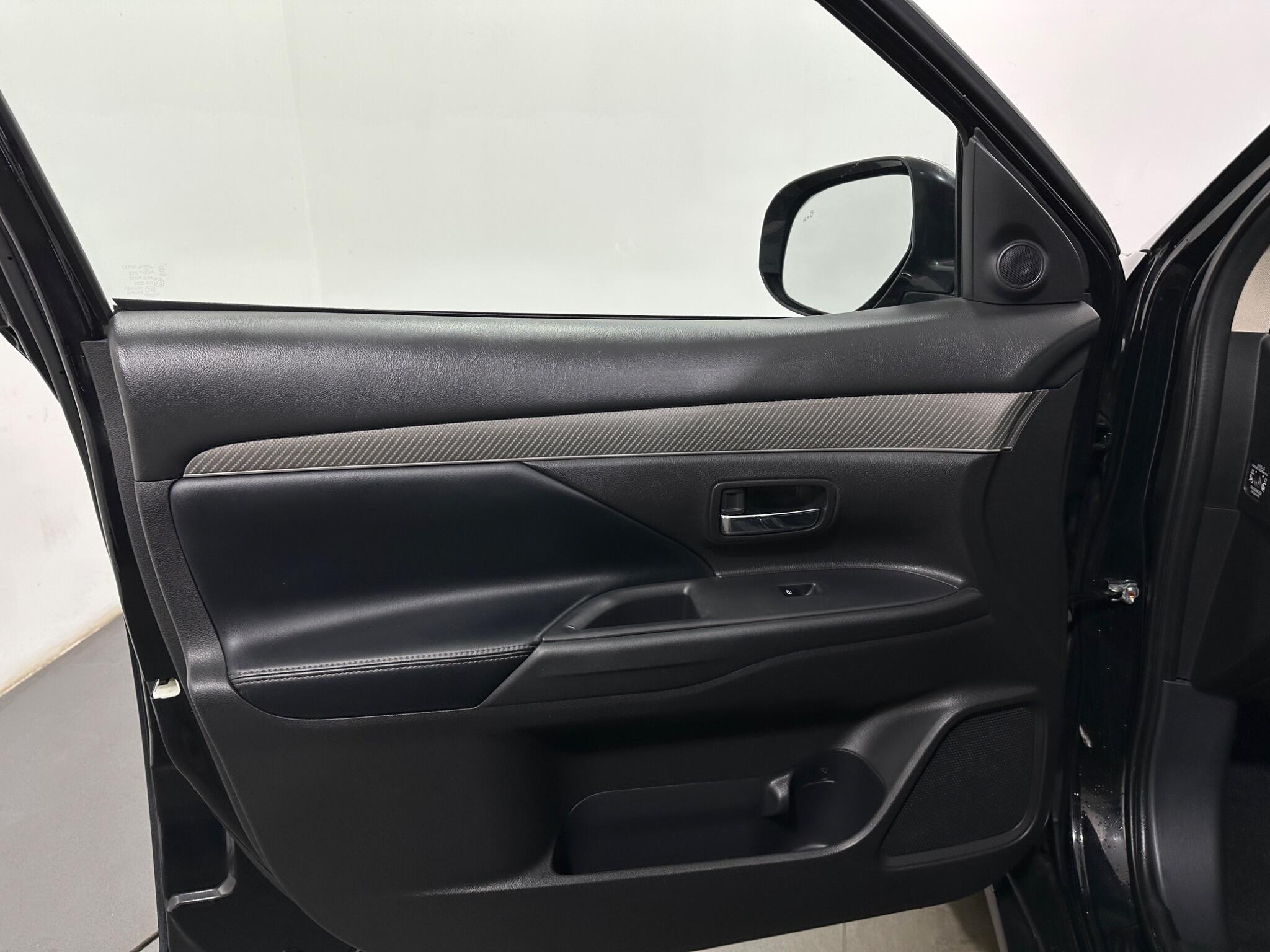 Mitsubishi Outlander view 36
