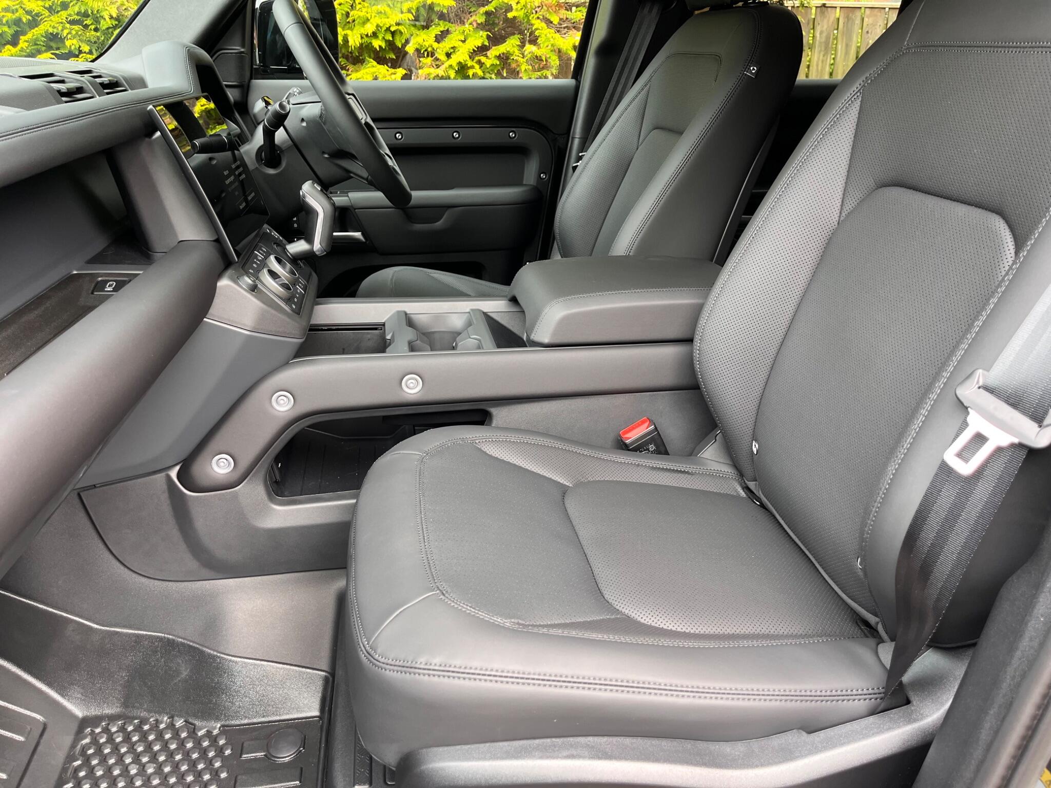Land Rover Defender view 37