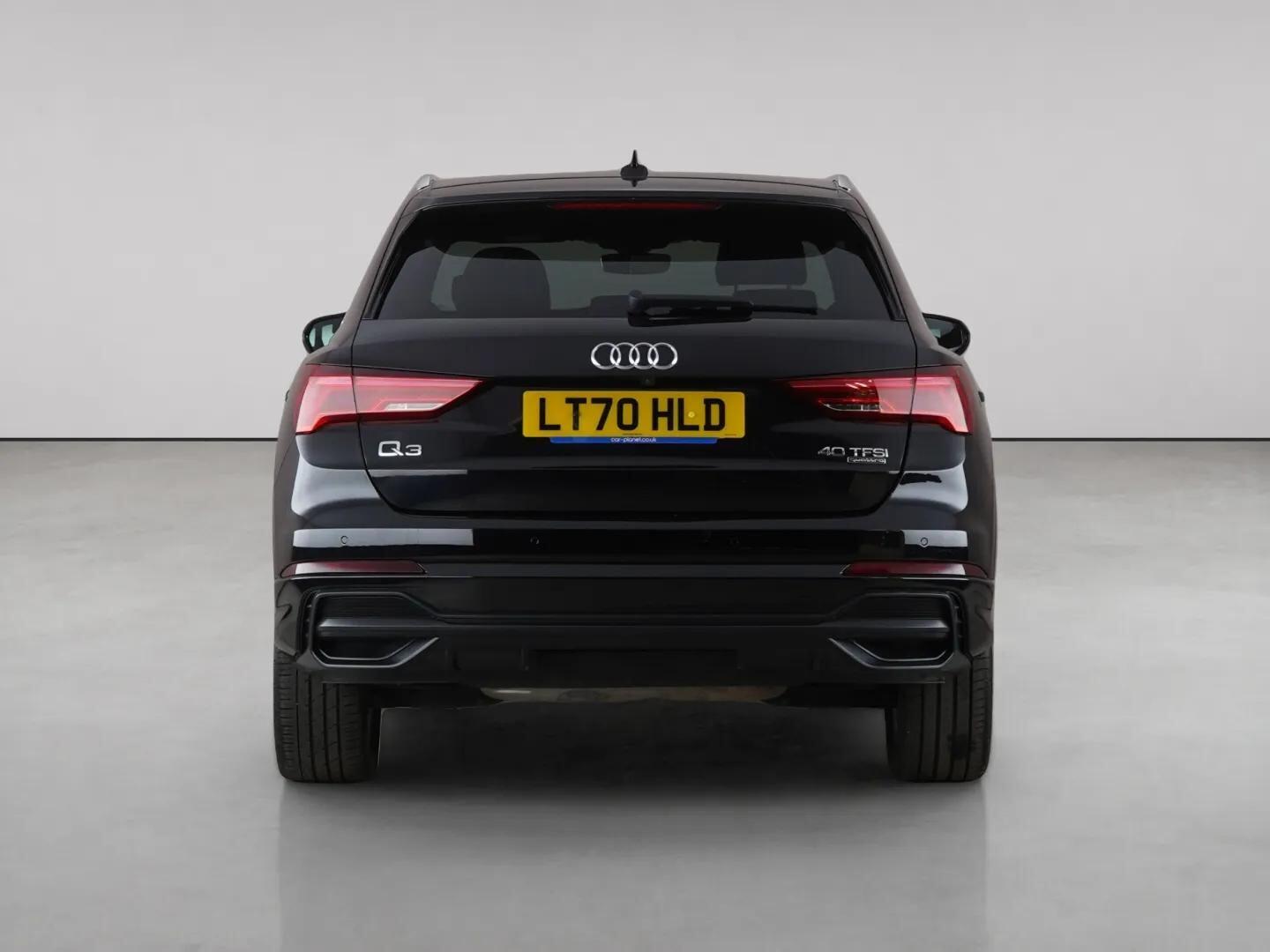 Audi Q3 view 7