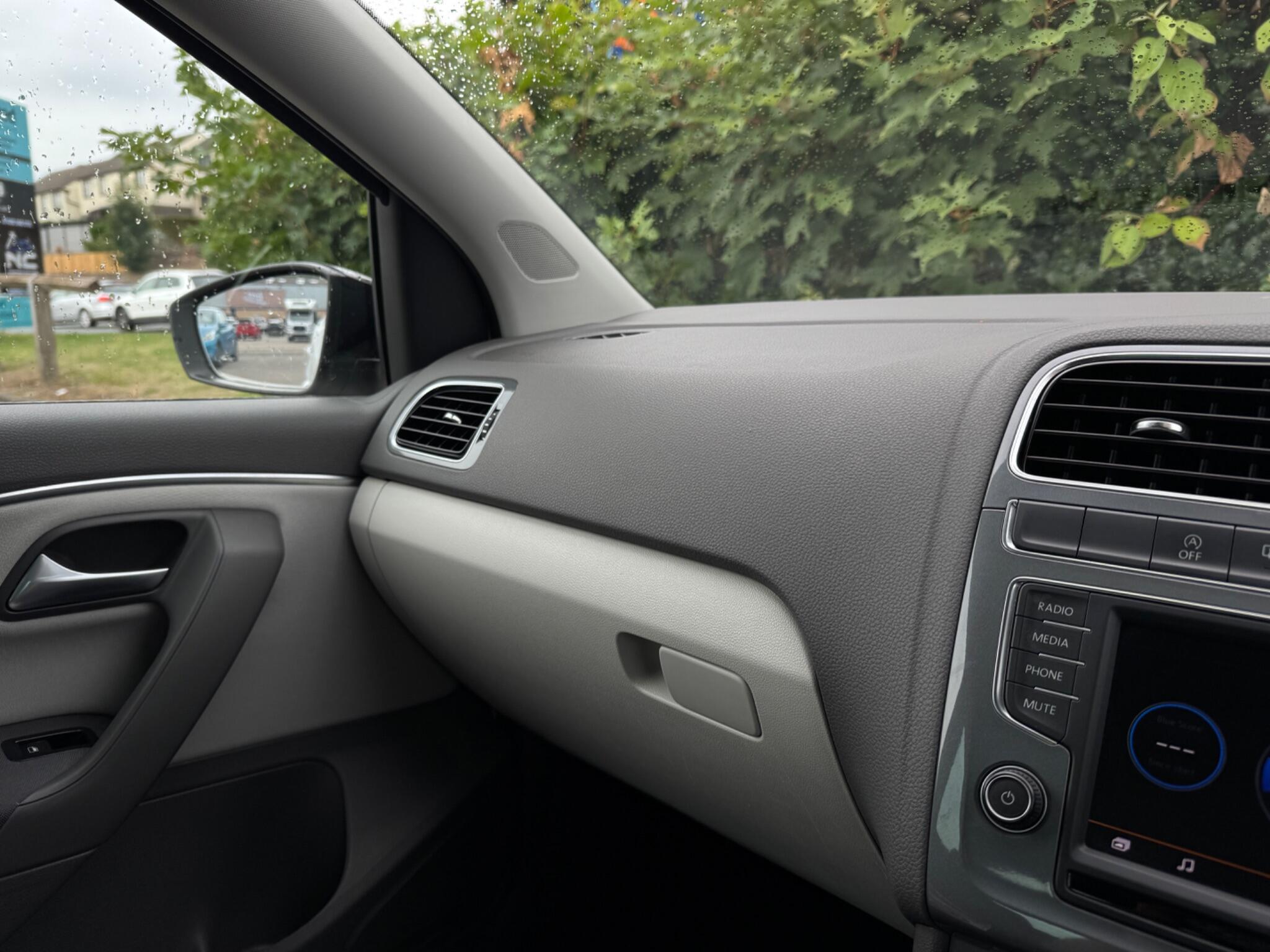 Volkswagen Polo view 42
