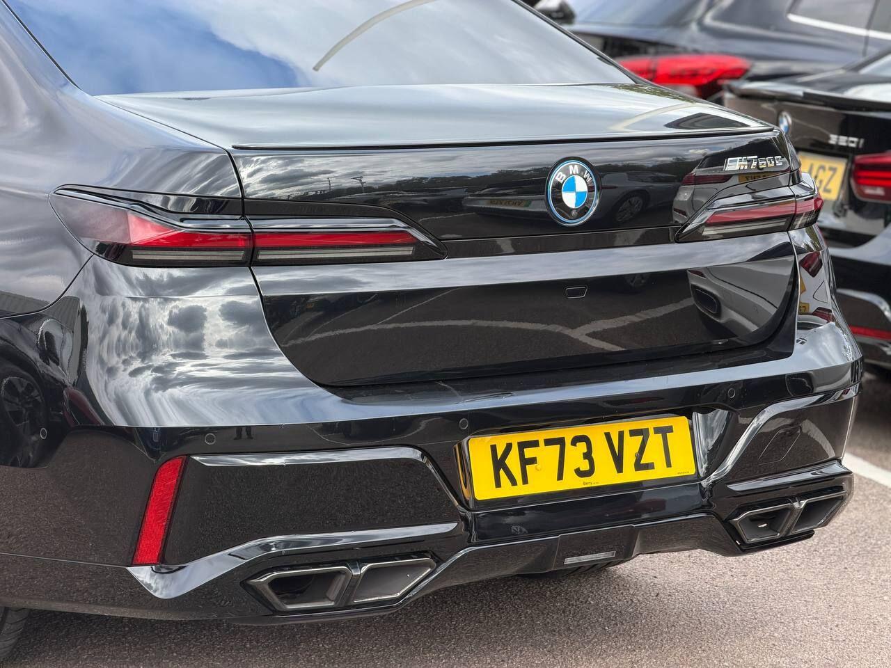 BMW 7 Series view 91
