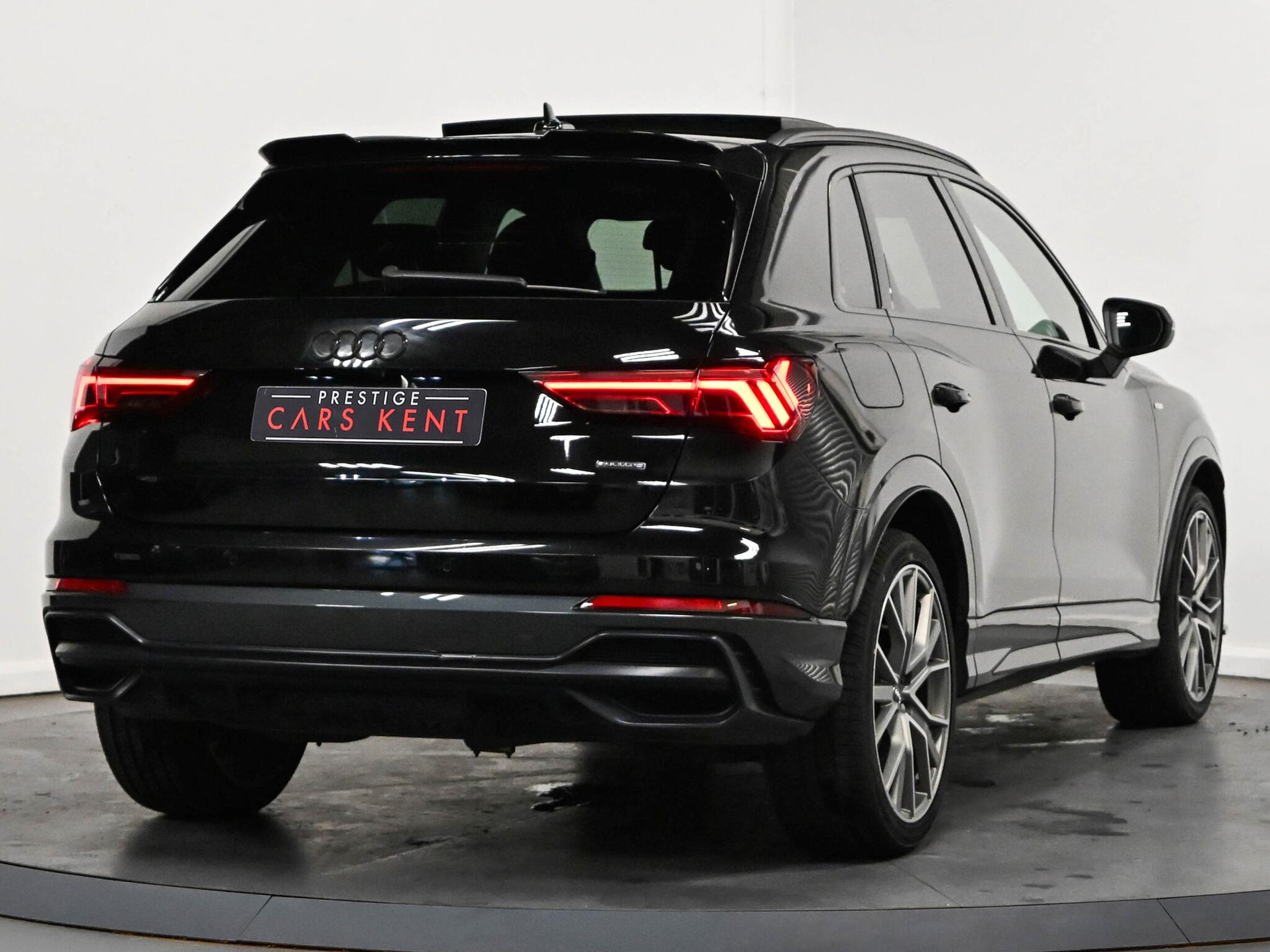 Audi Q3 view 27