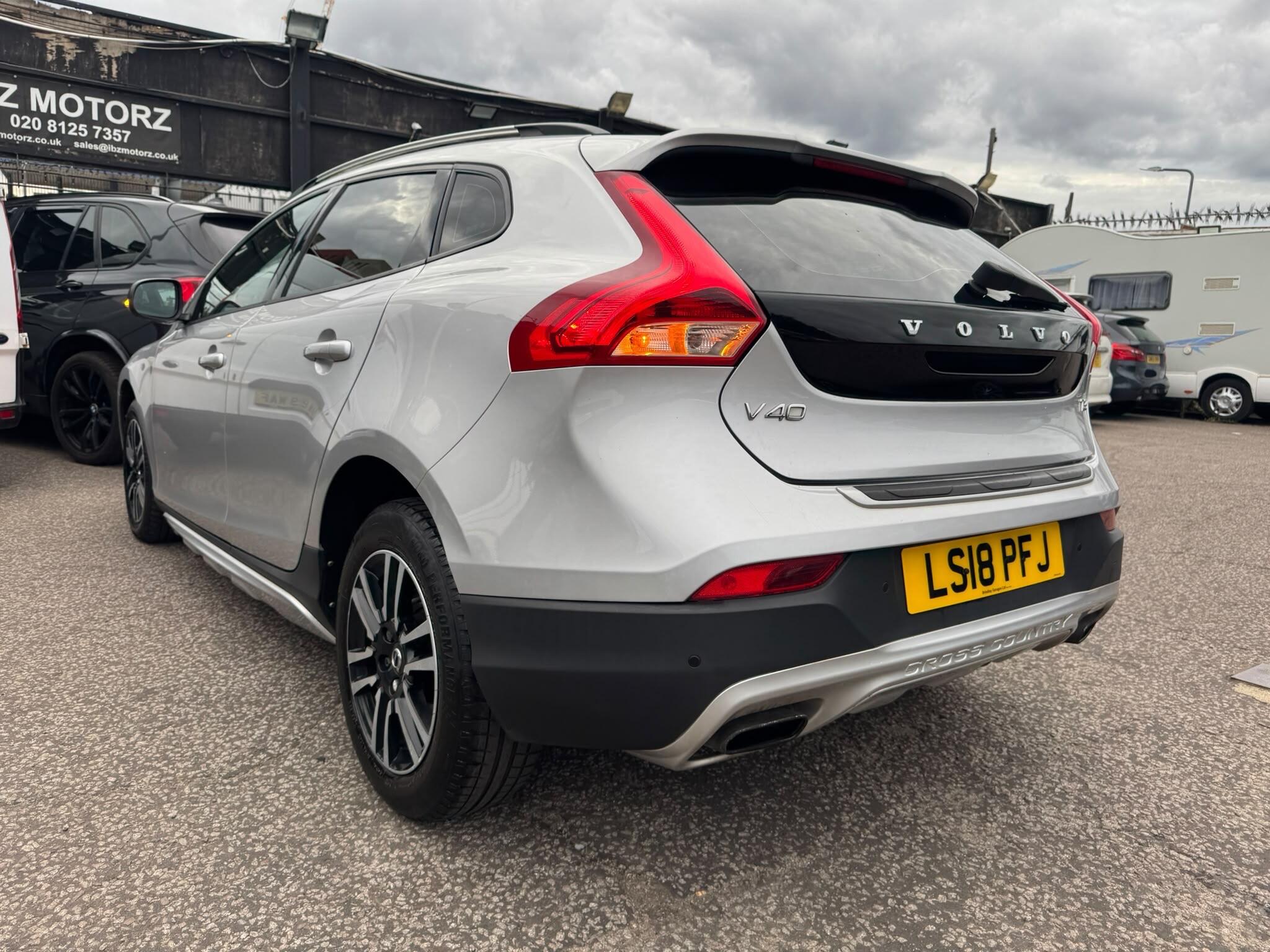 Volvo V40 Cross Country view 16
