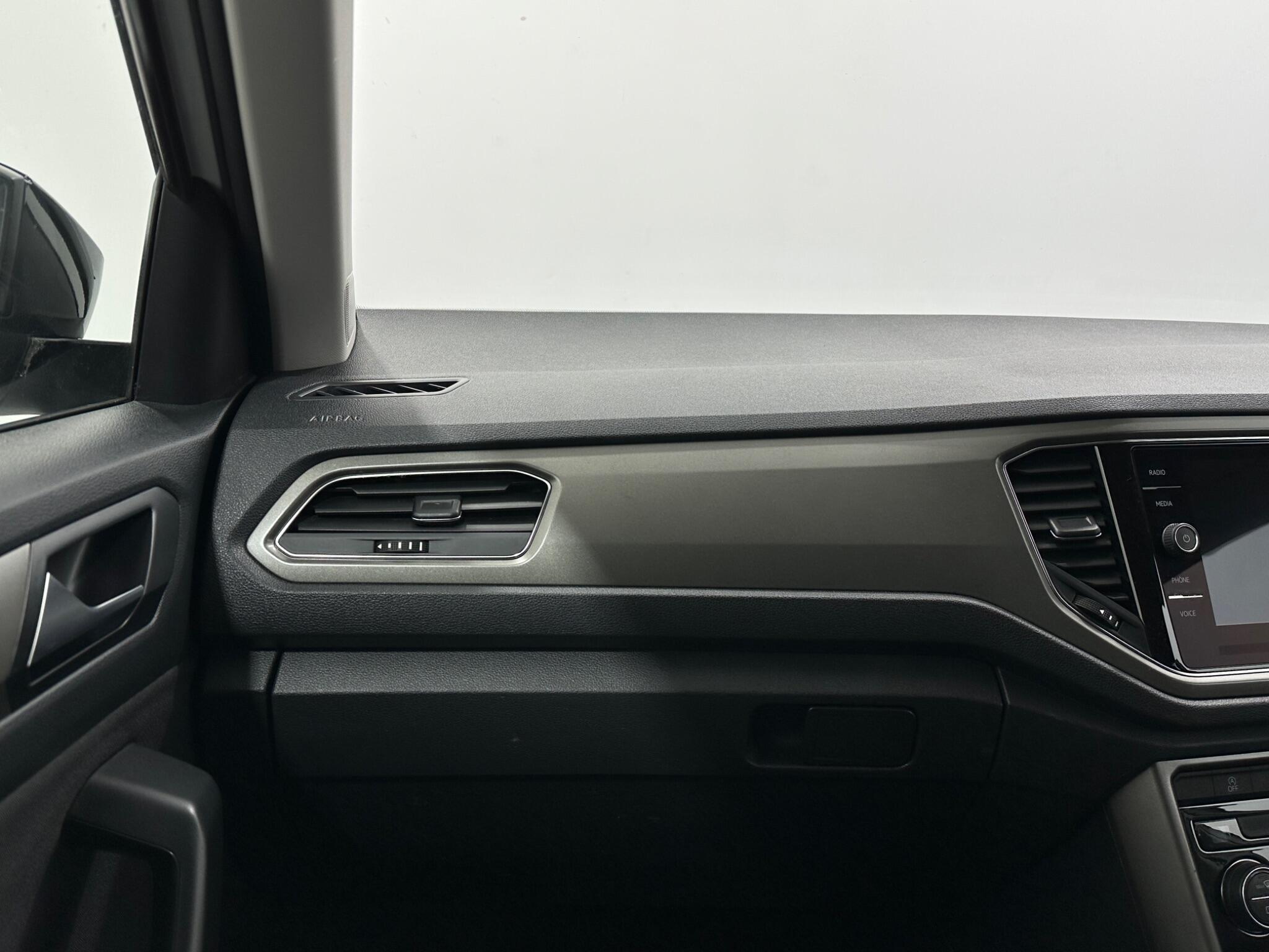 Volkswagen T-Roc view 28