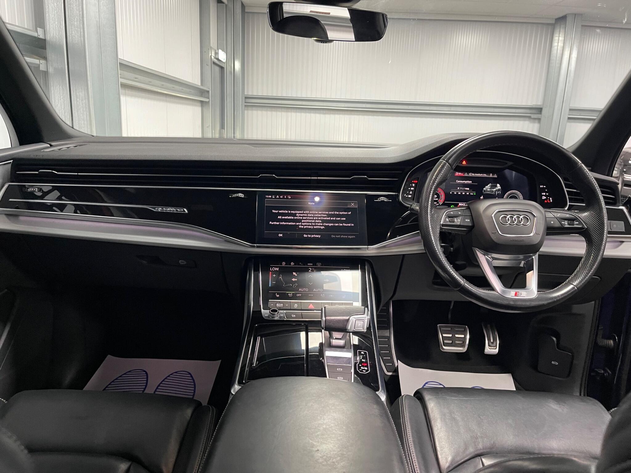 Audi Q7 view 30