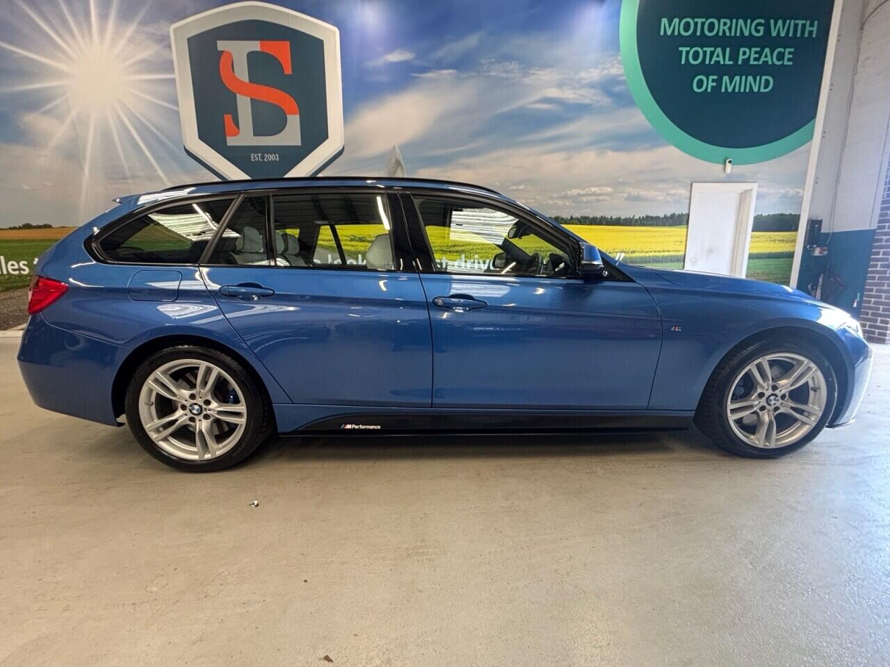 BMW 3 Series view 4