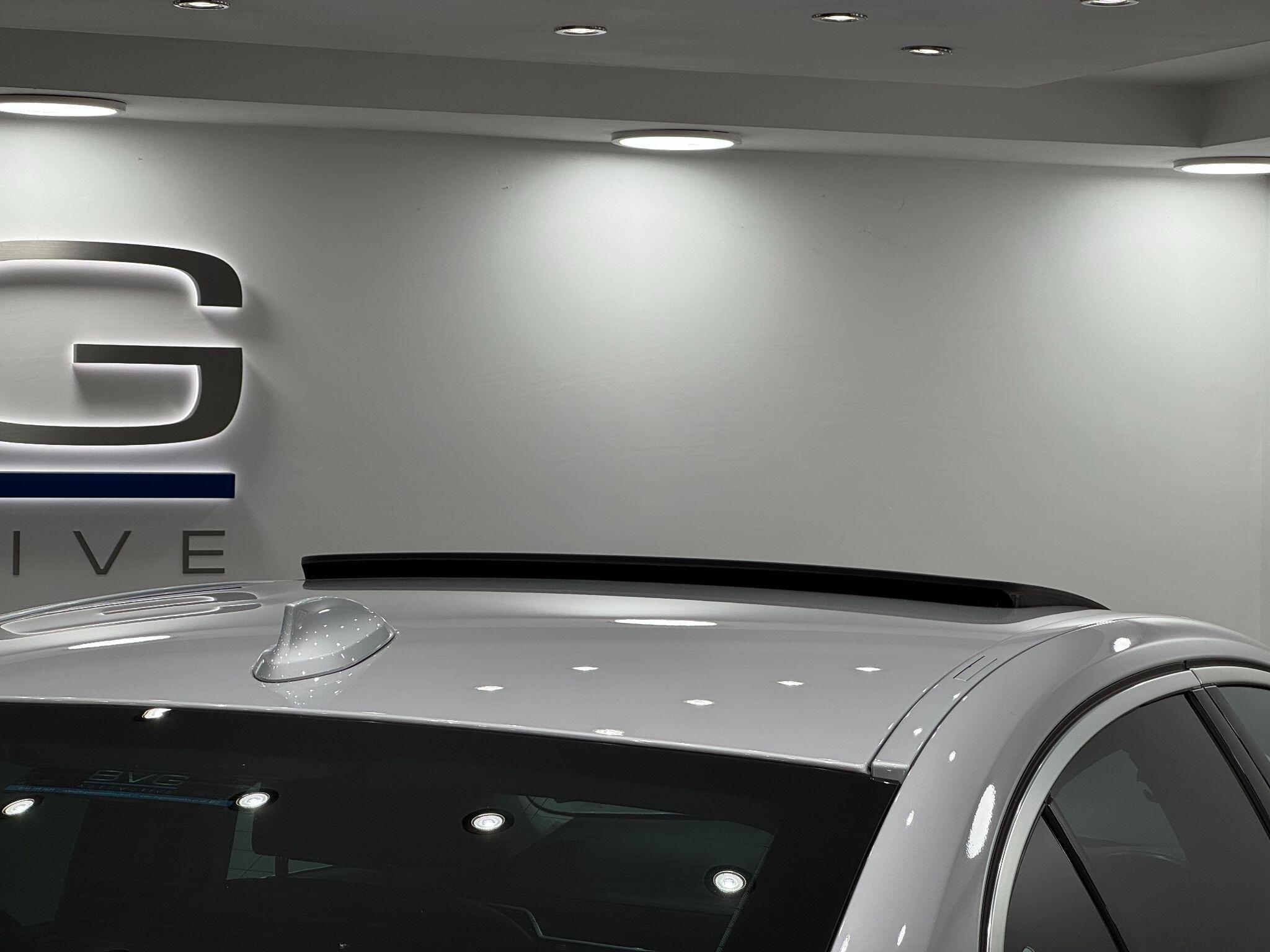 BMW 7 Series view 25