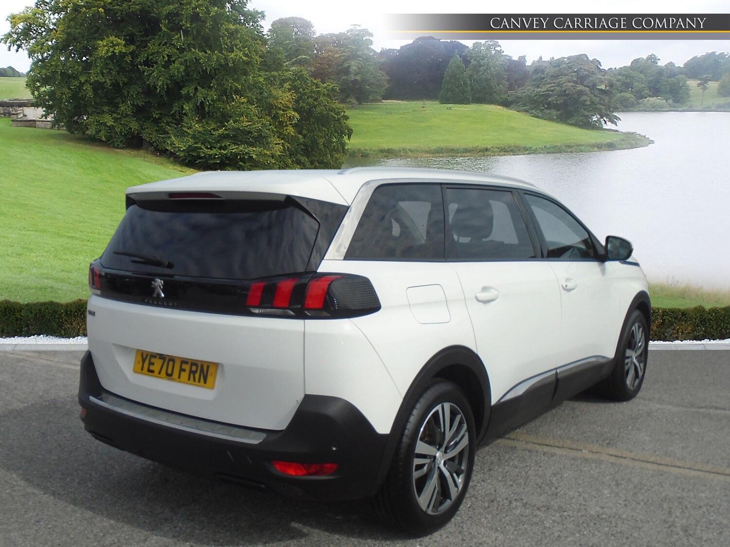 Peugeot 5008 view 3
