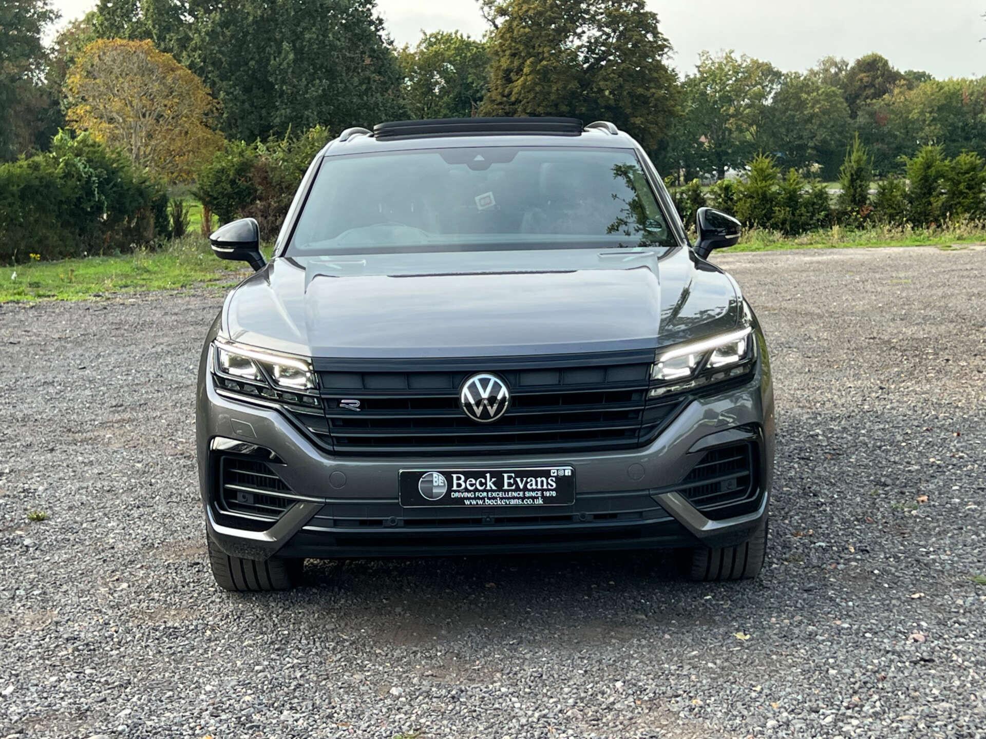Volkswagen Touareg view 2