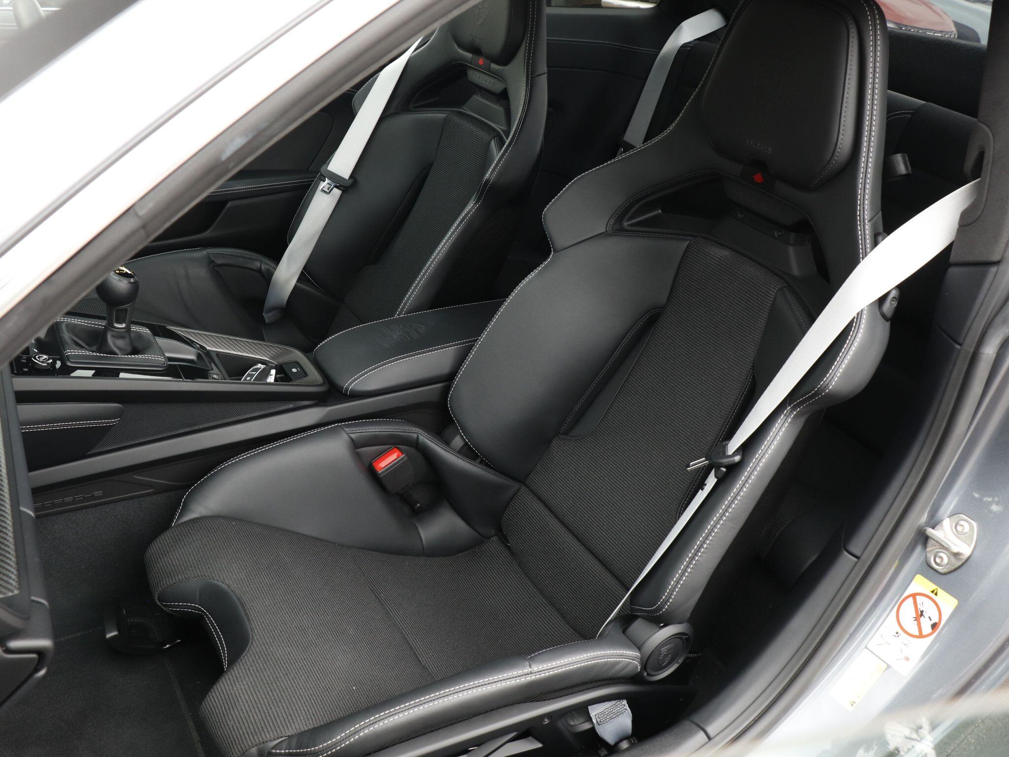 Porsche 911 view 27