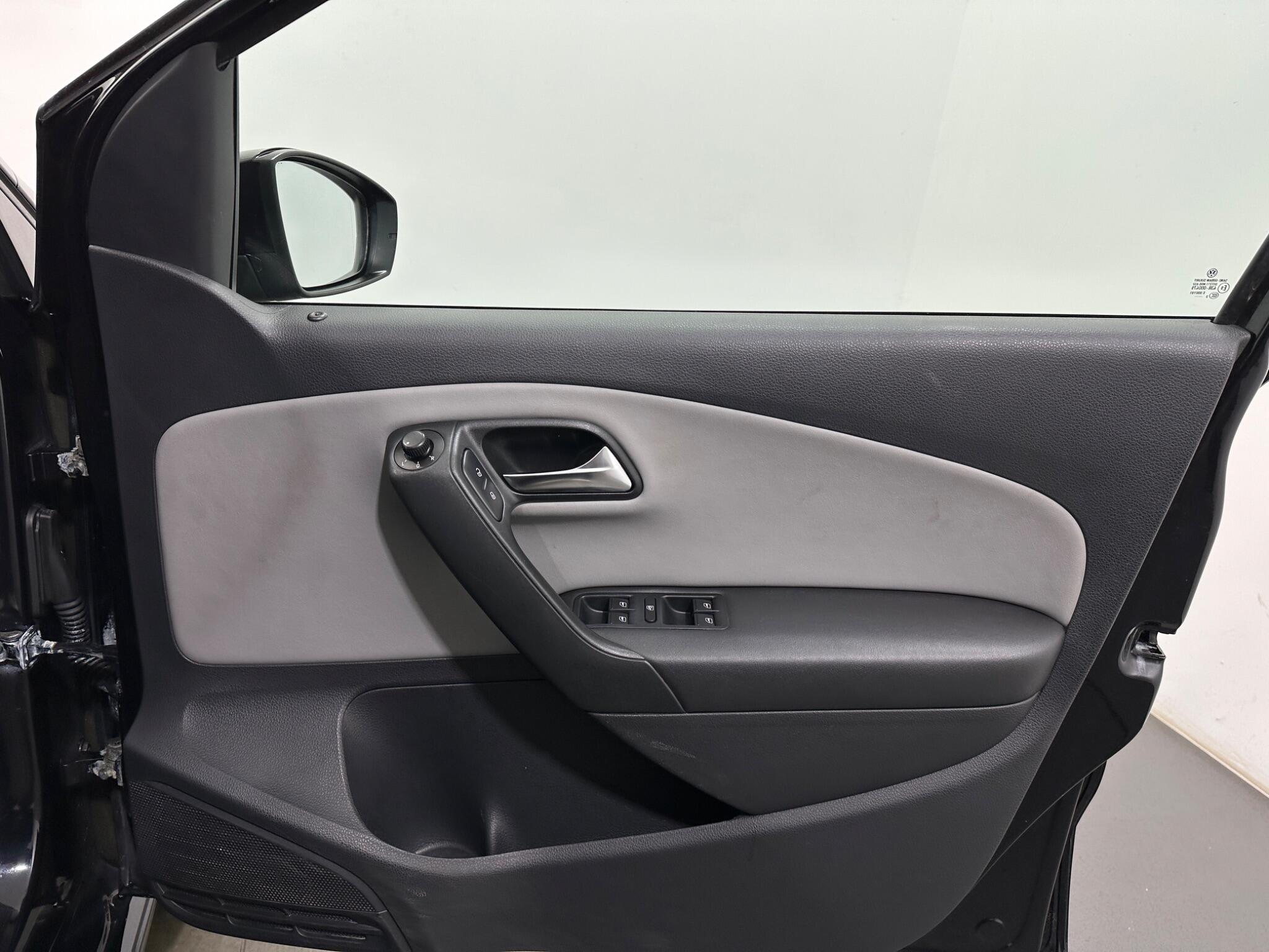 Volkswagen Polo view 32