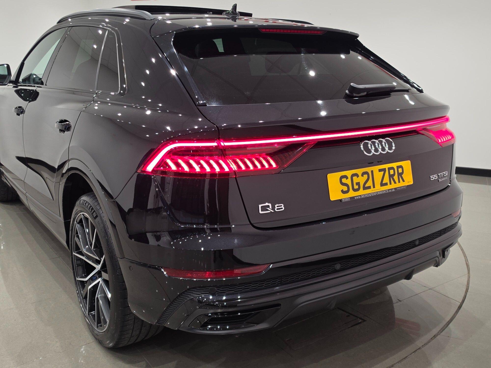 Audi Q8 view 64