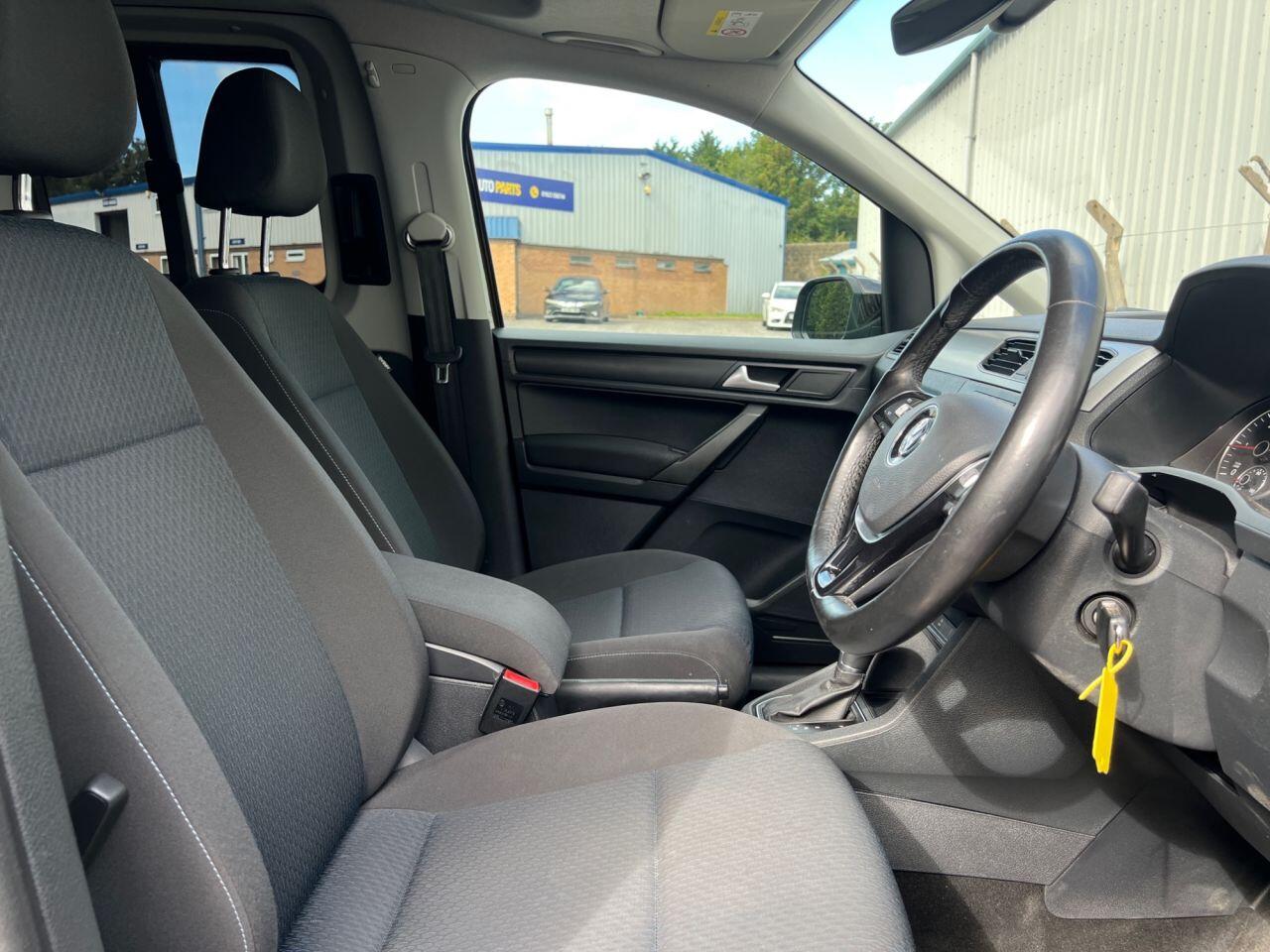 Volkswagen Caddy Life view 9