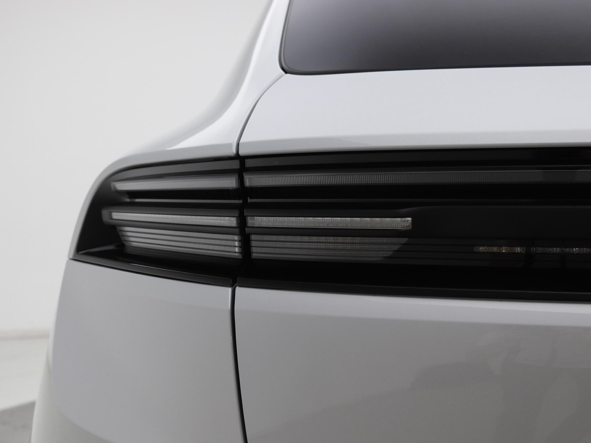 Porsche Macan view 22