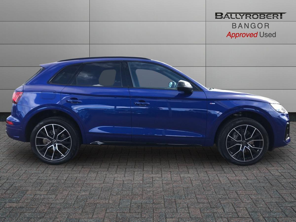 Audi Q5 view 9