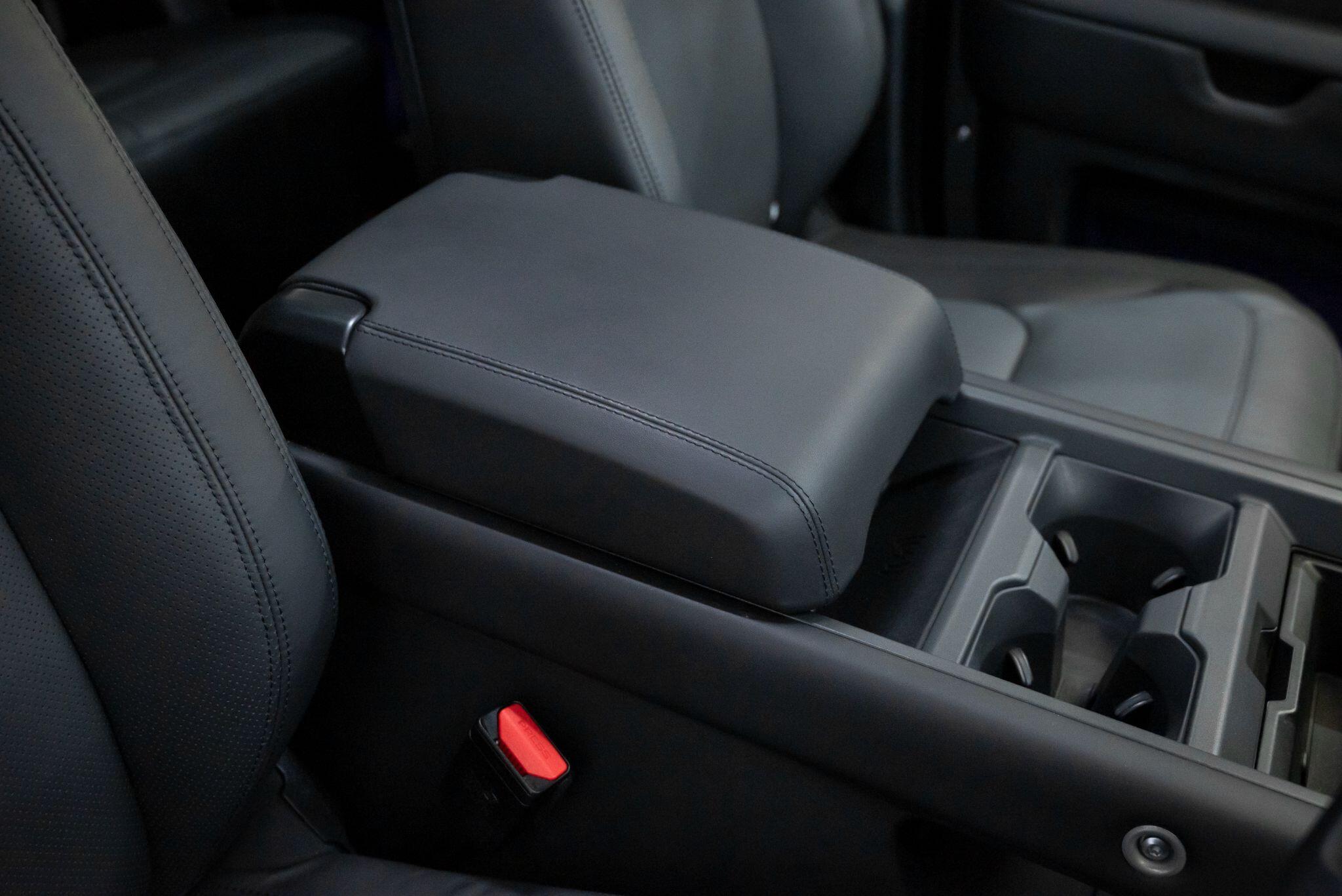 Land Rover Defender view 16