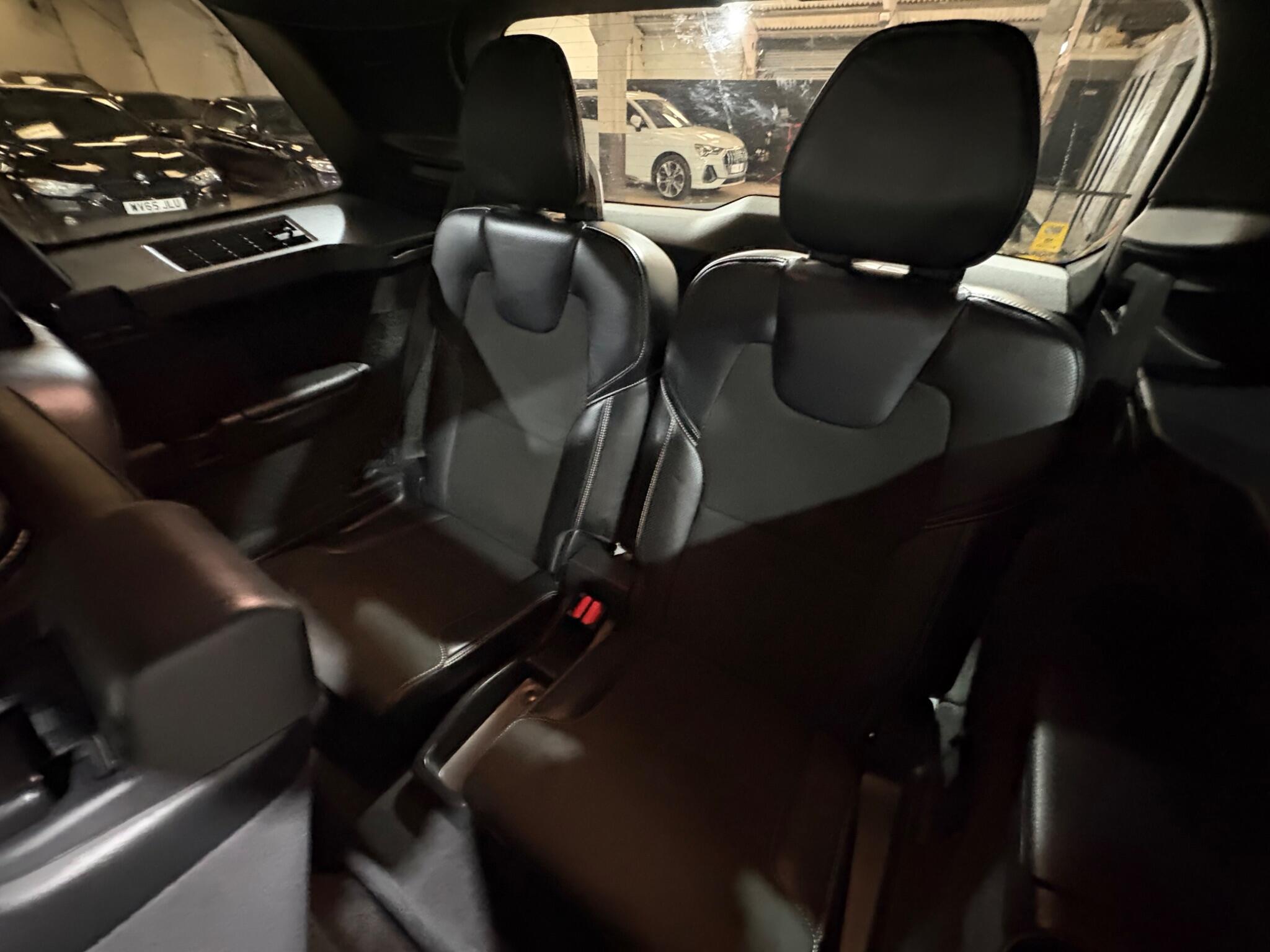 Volvo XC90 view 29