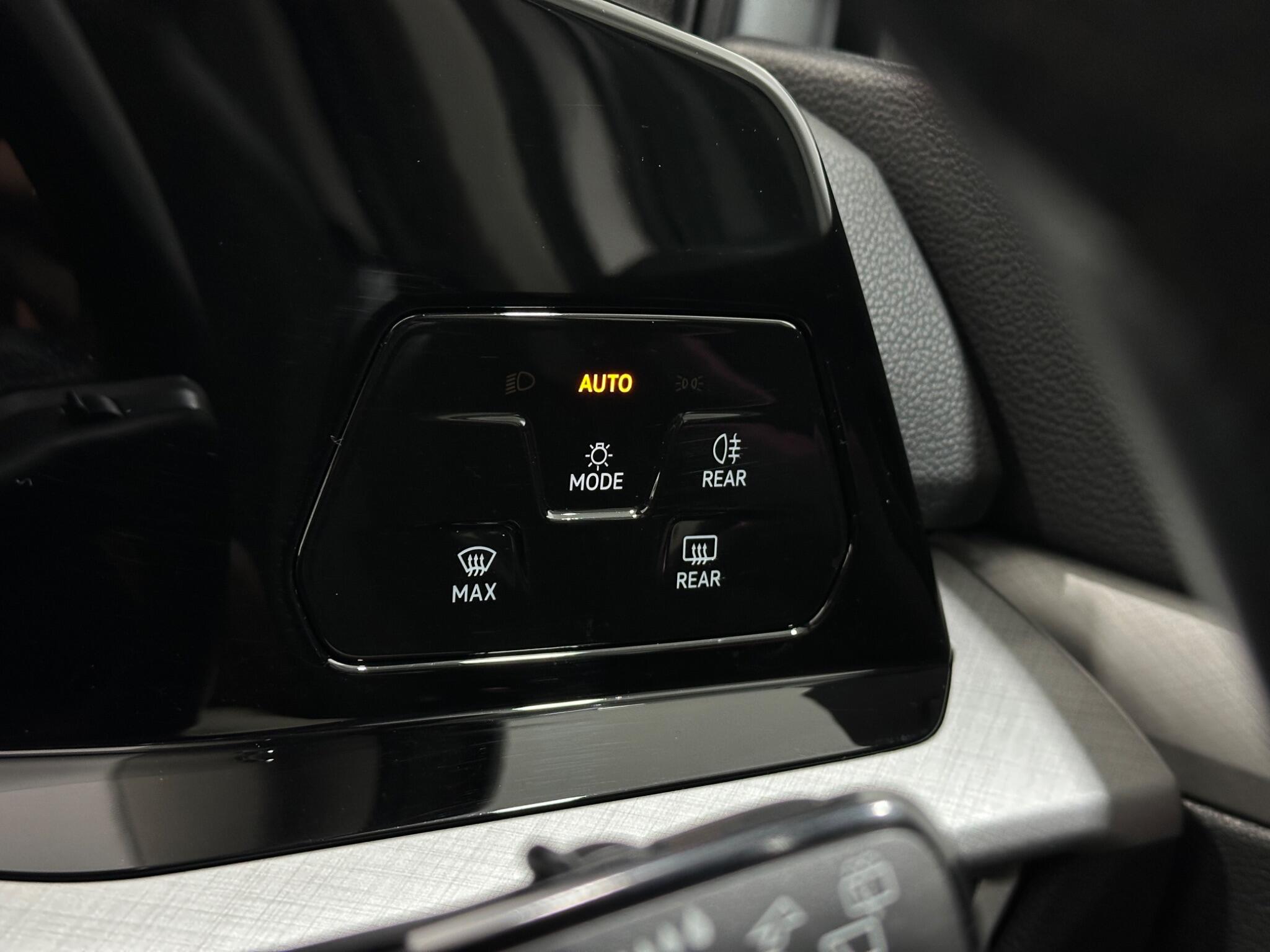 Volkswagen Golf view 18