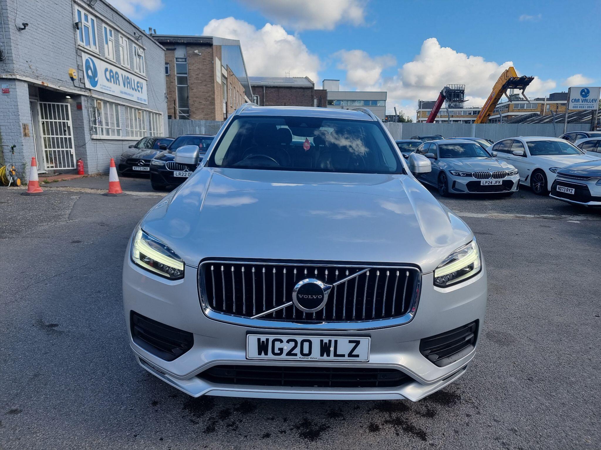 Volvo XC90 view 8