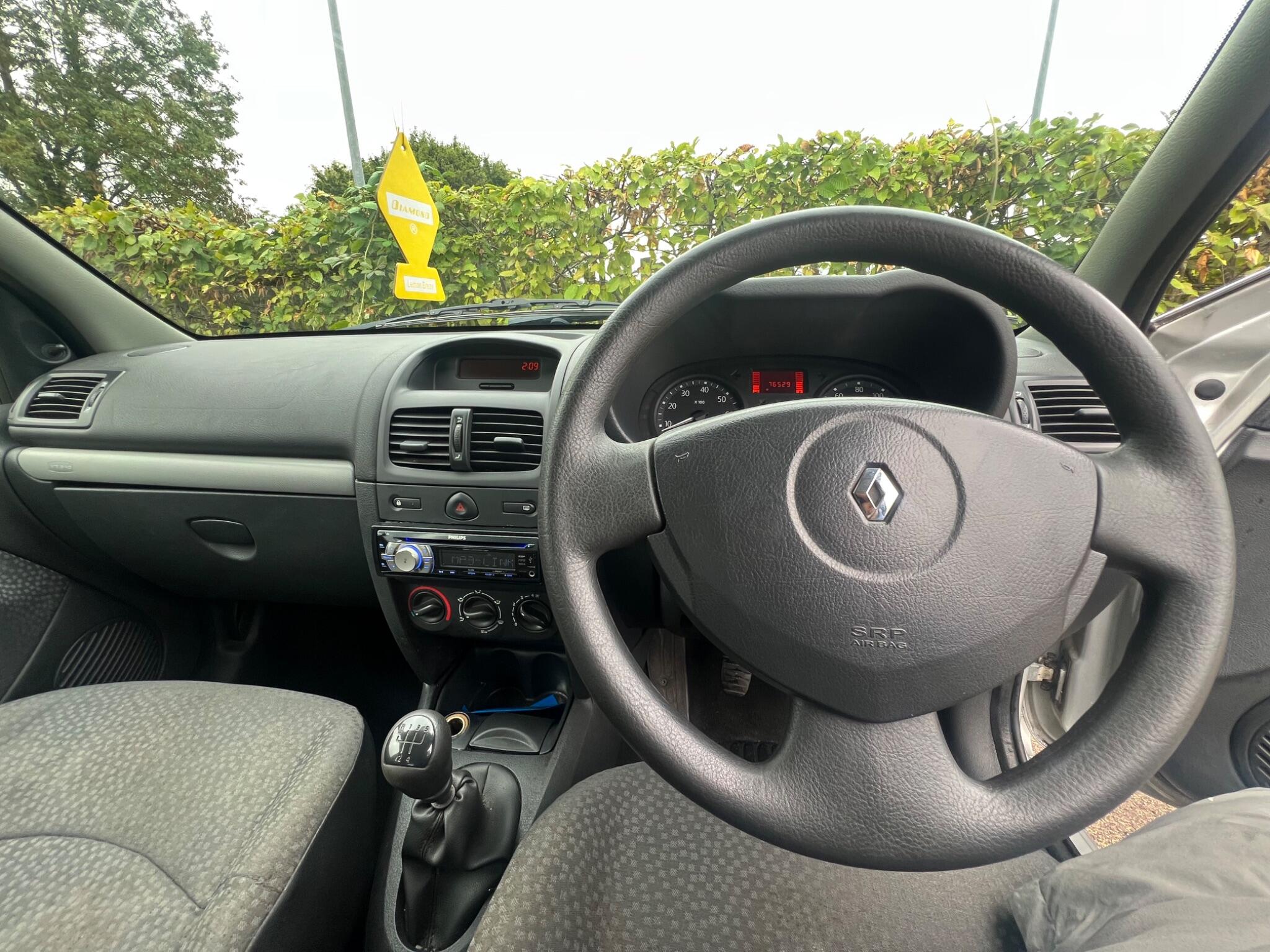 Renault Clio view 21