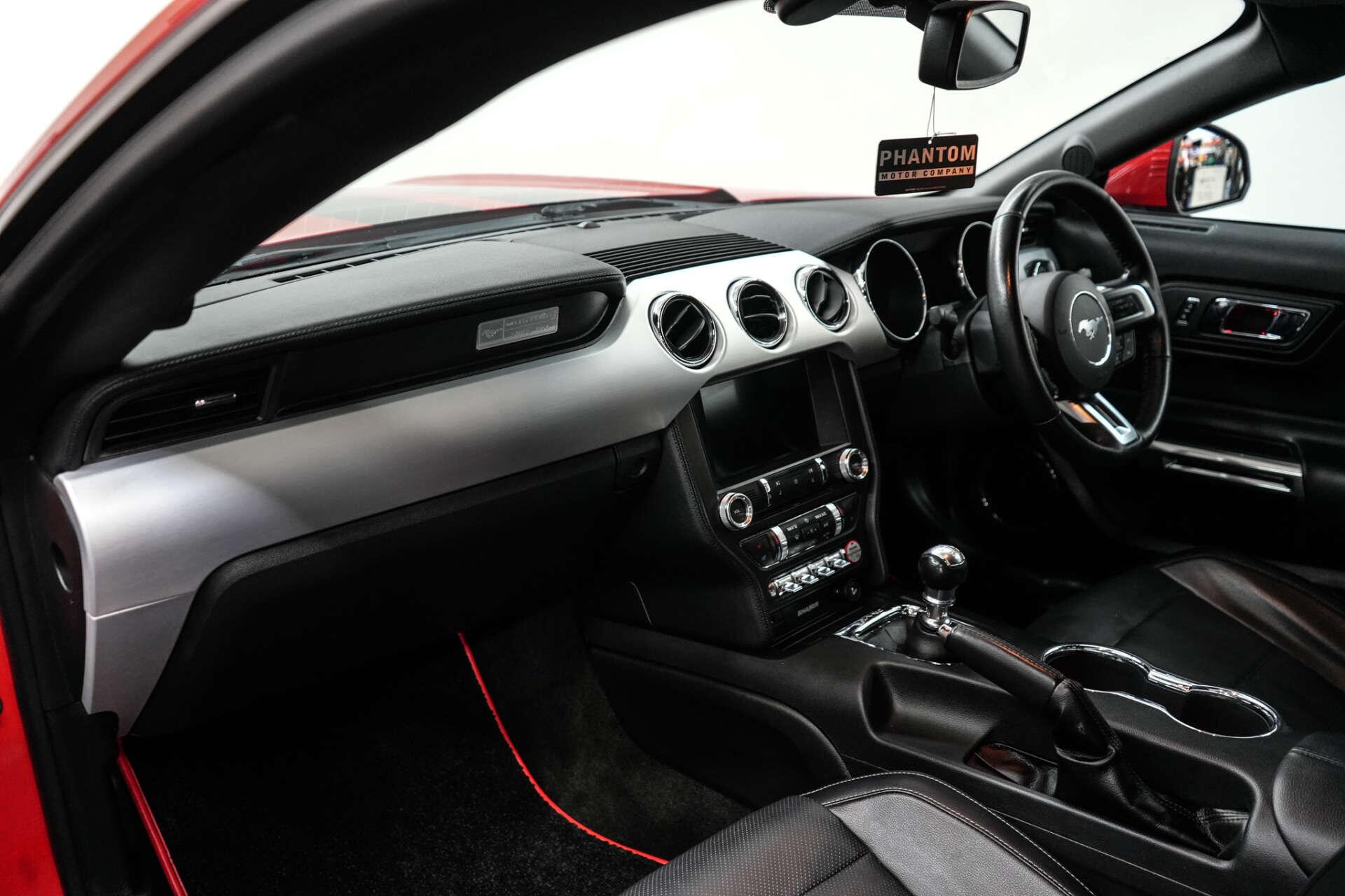 Ford Mustang view 15