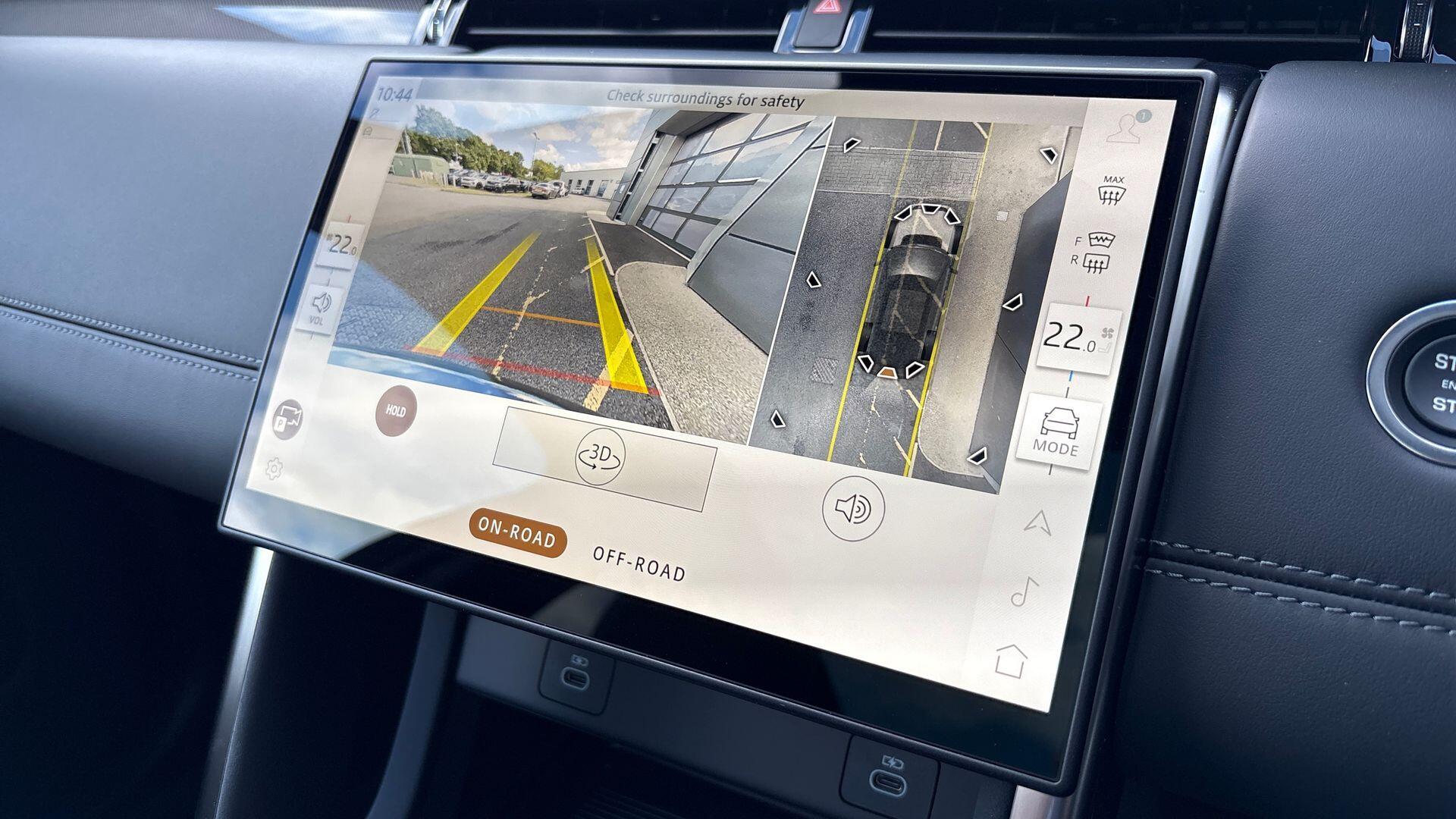 Land Rover Discovery Sport view 12