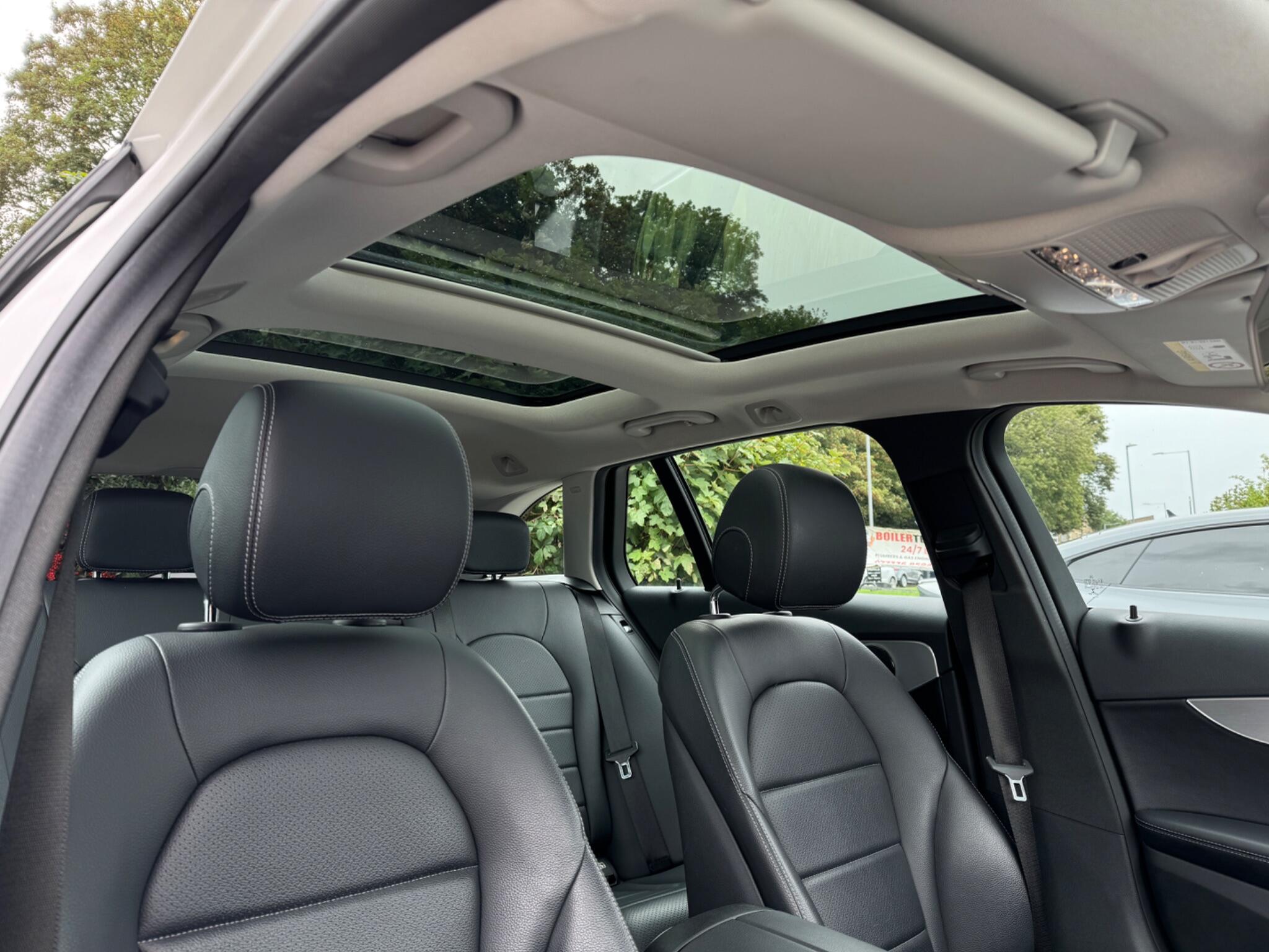 Mercedes-Benz C-Class view 24