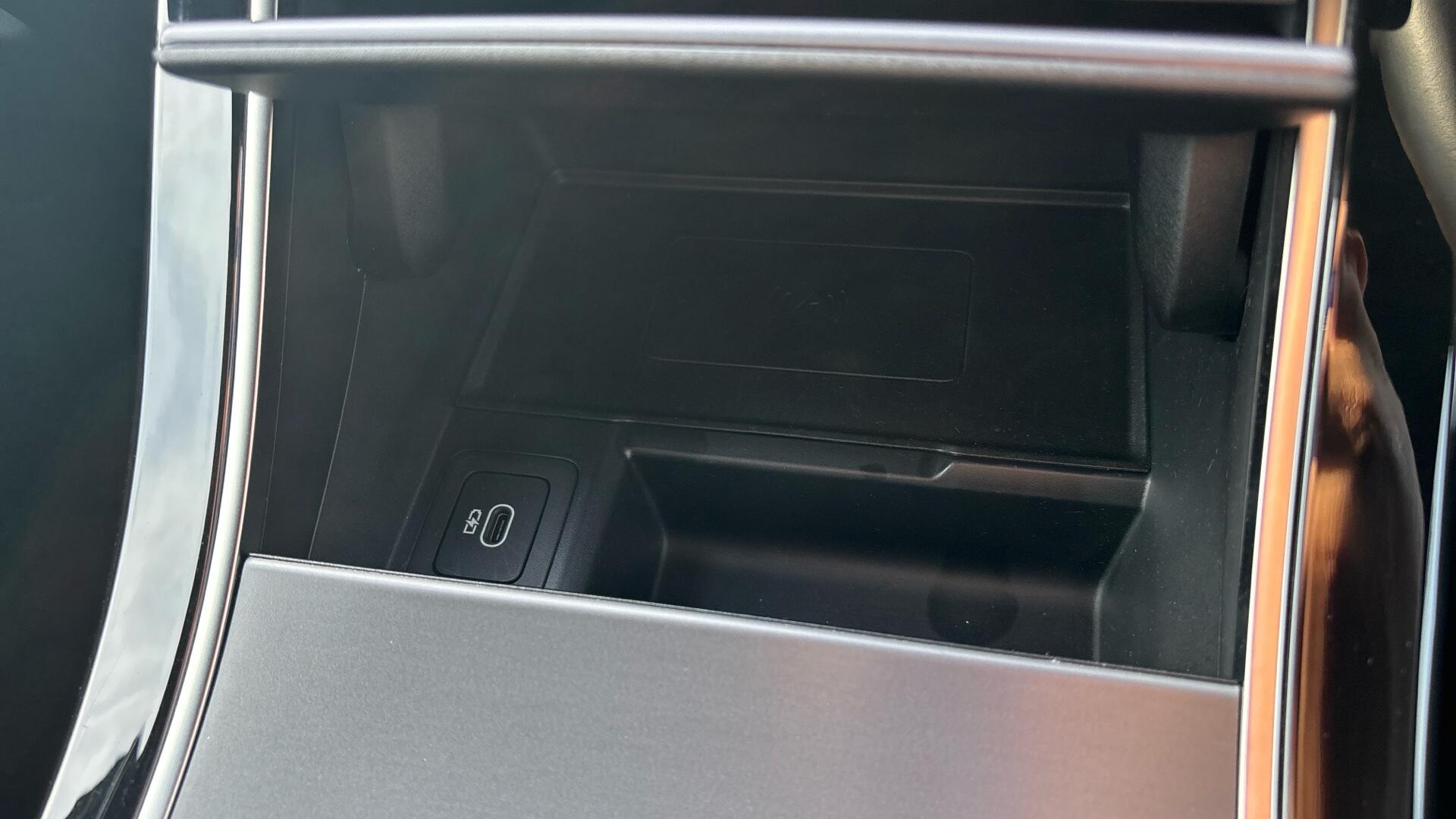 Land Rover Range Rover Velar view 42