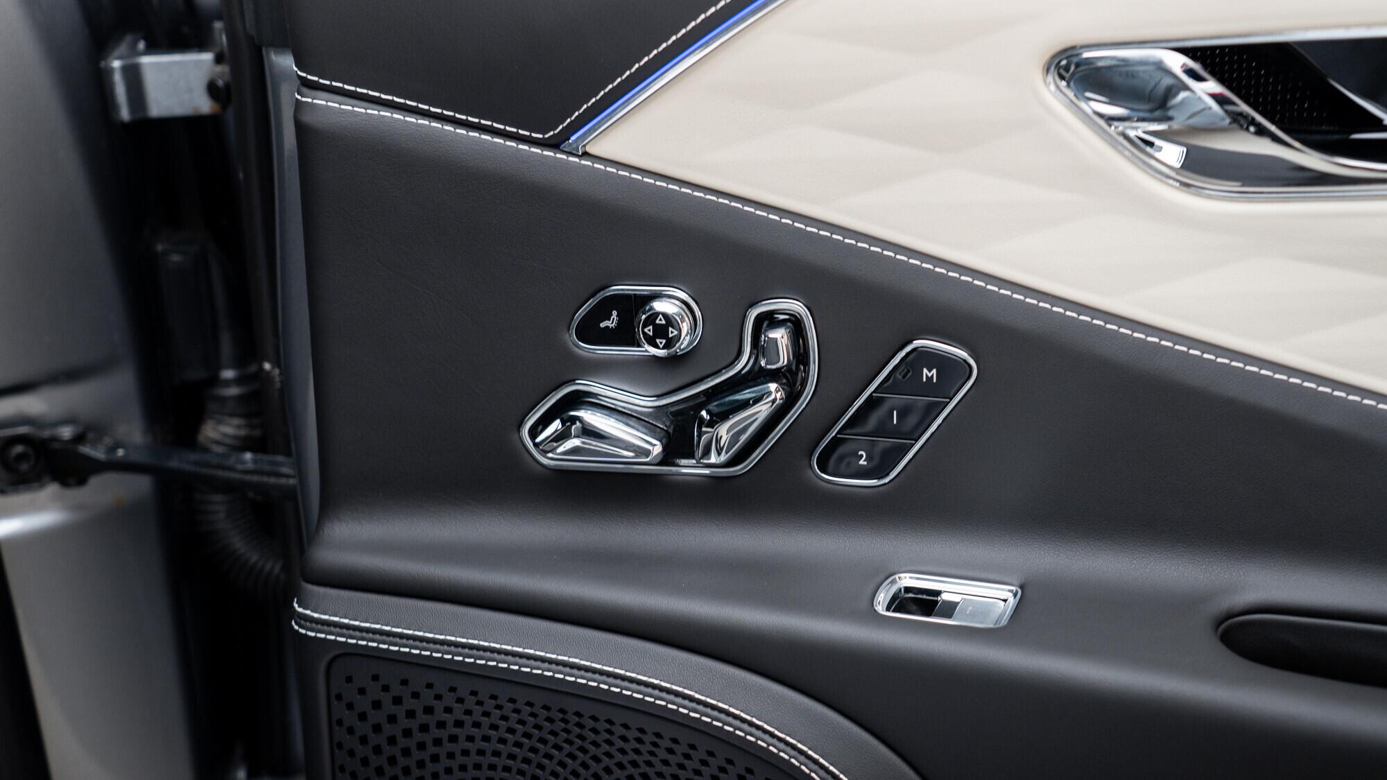 Bentley Flying Spur view 25