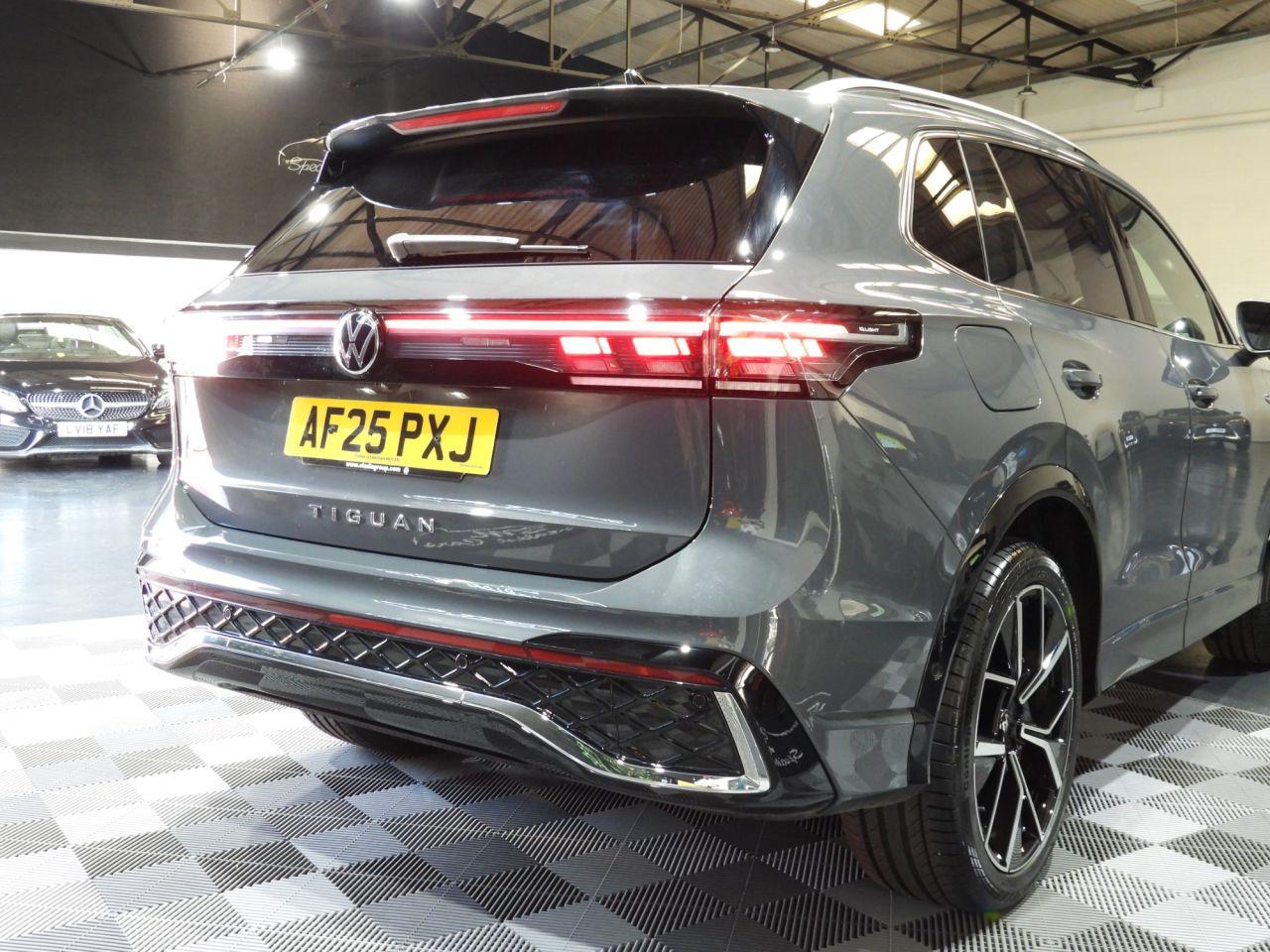 Volkswagen Tiguan view 3