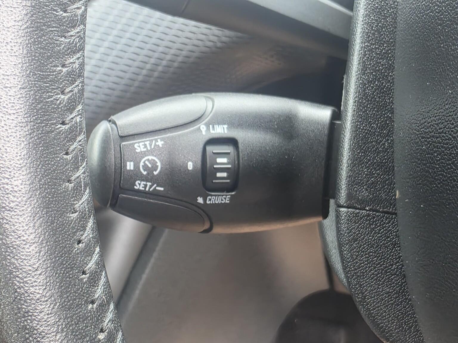 Peugeot 2008 view 16