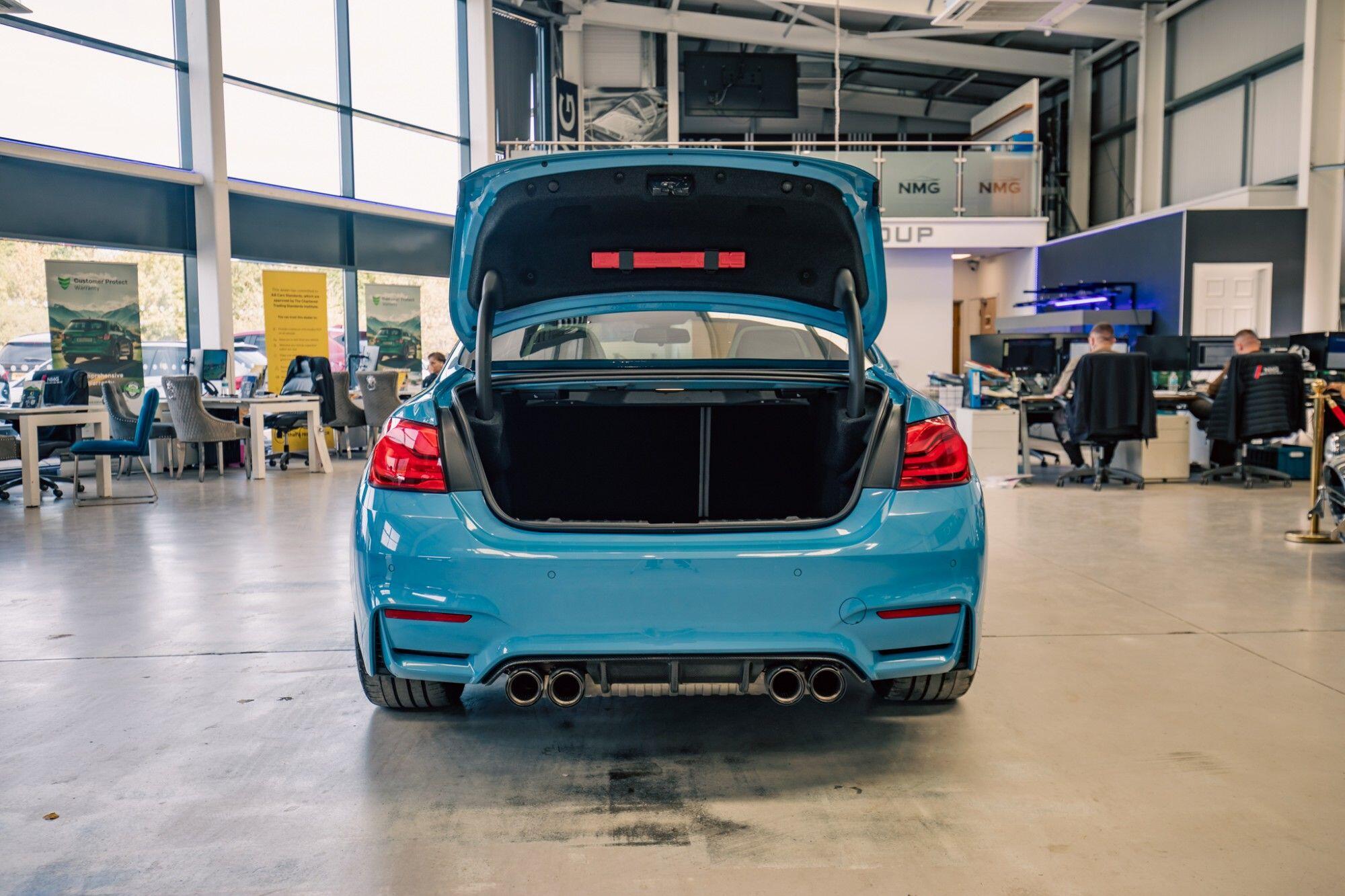 BMW M4 view 30