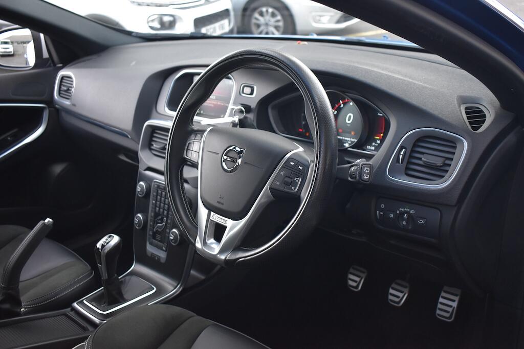 Volvo V40 view 26
