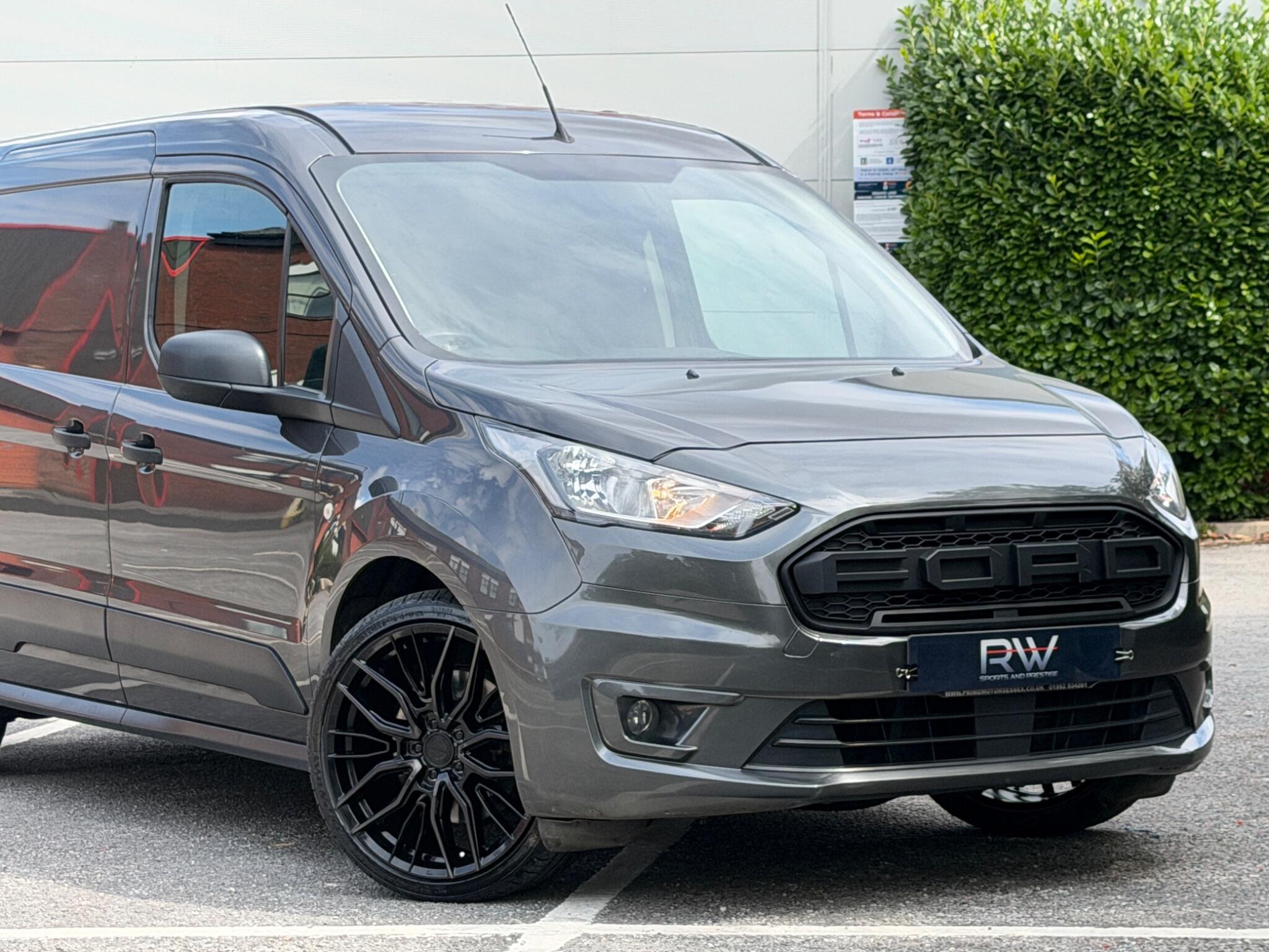 Ford Transit Connect view 10