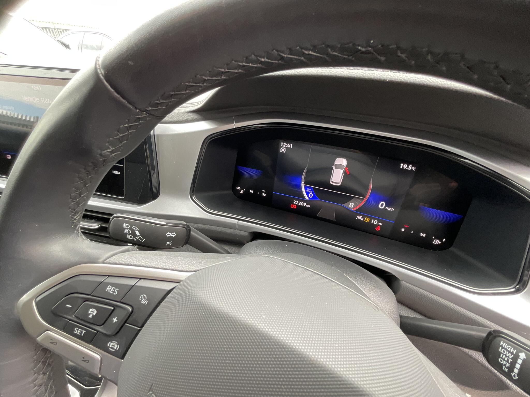 Volkswagen T-Roc view 22