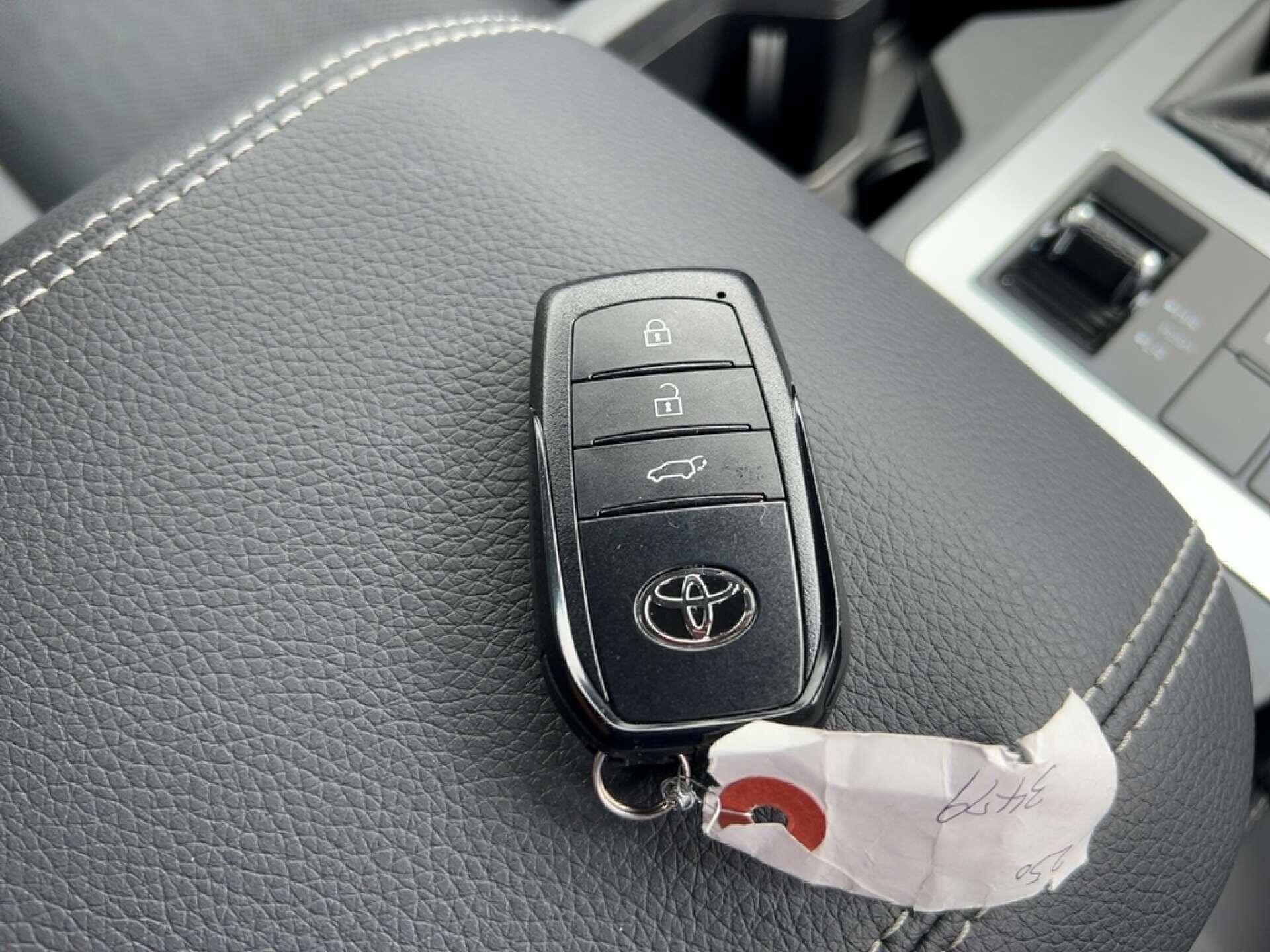 Toyota Land Cruiser view 16