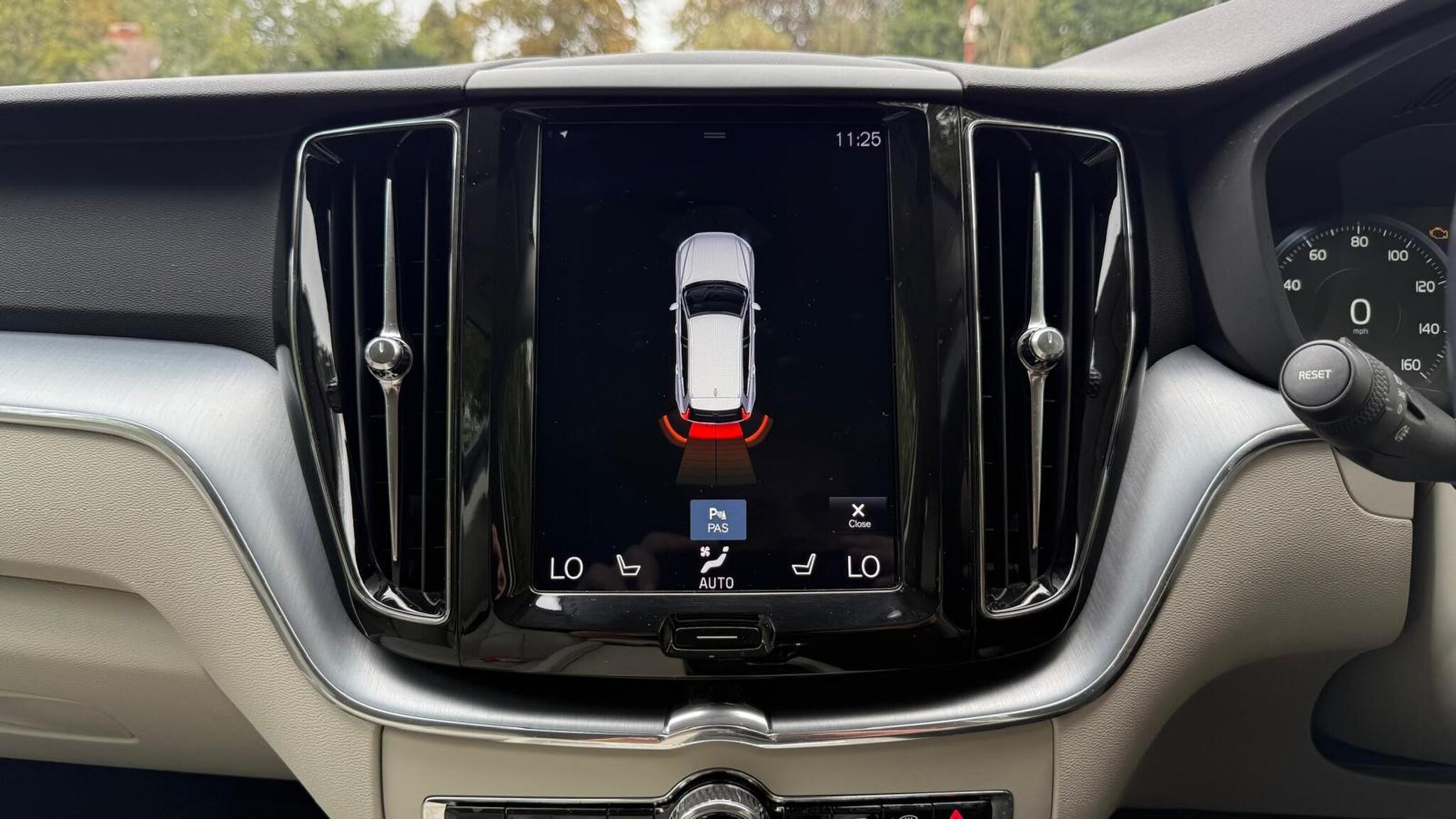 Volvo XC60 view 17