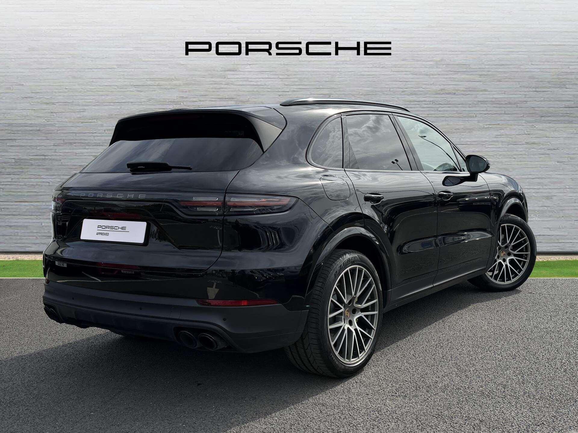 Porsche Cayenne view 3