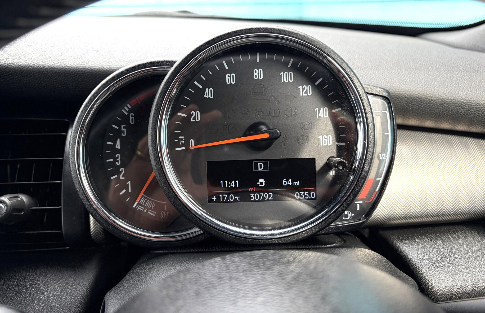 Mini Convertible view 21