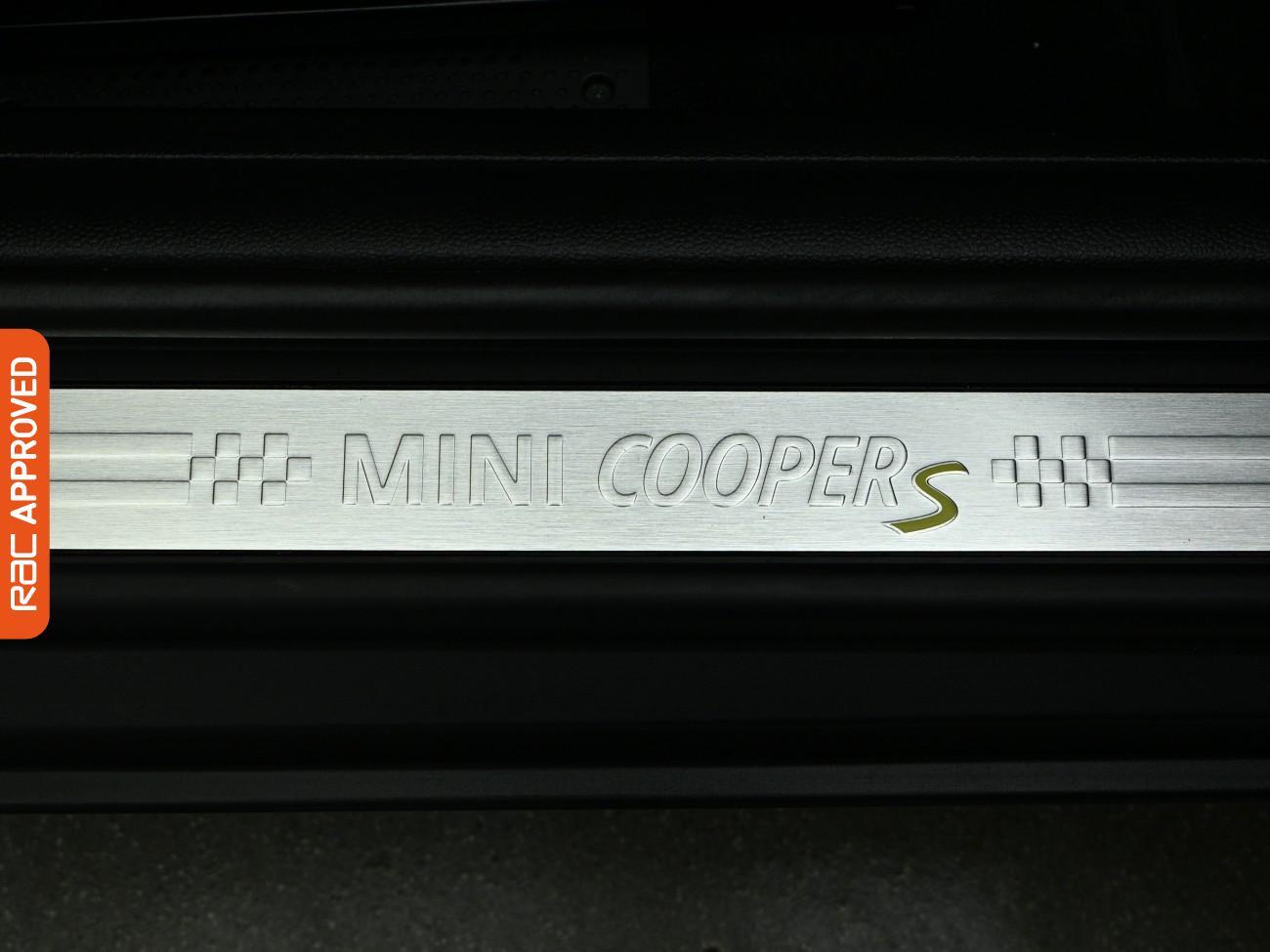 Mini Hatch view 26