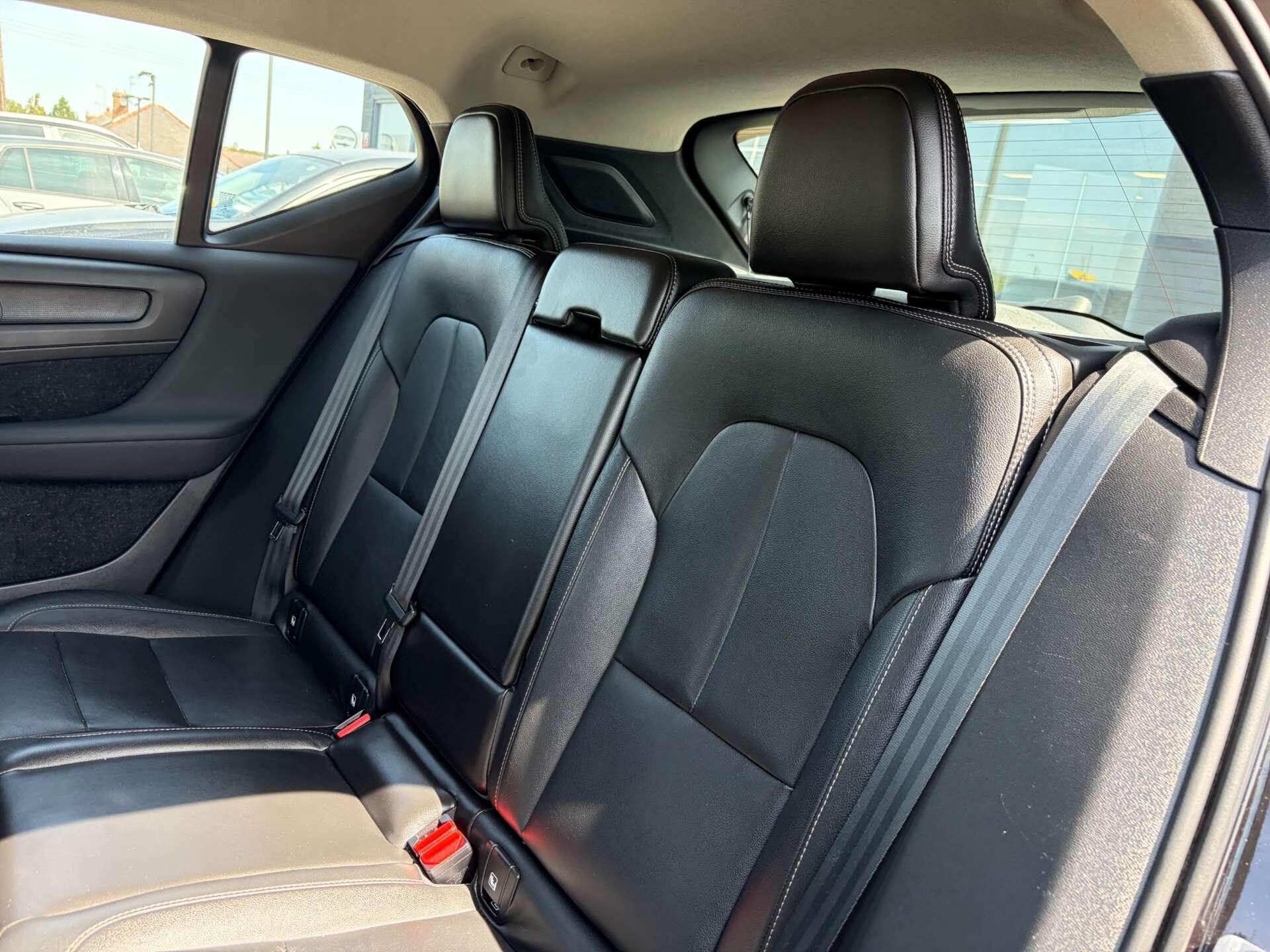 Volvo XC40 view 23