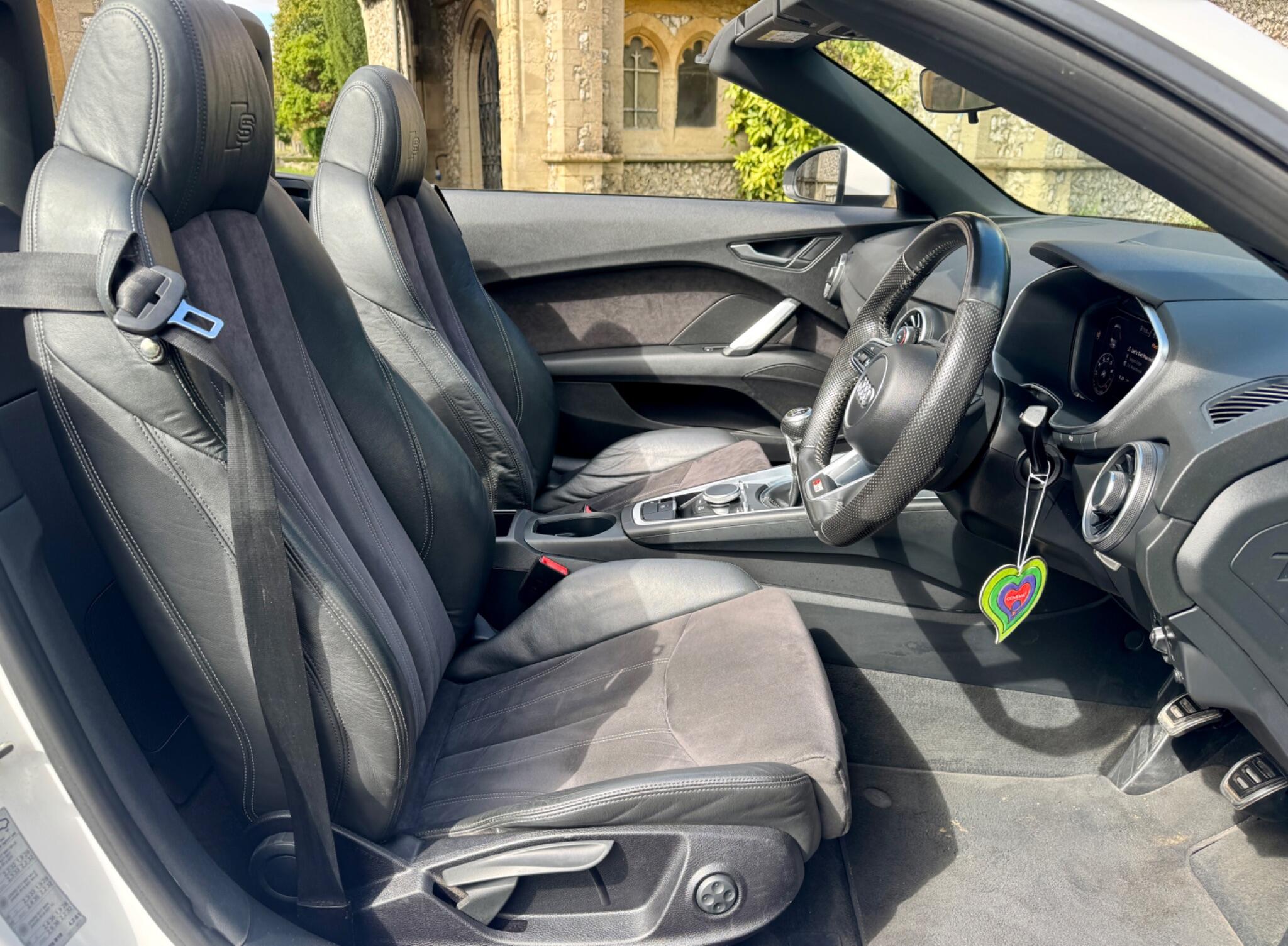 Audi TT view 32