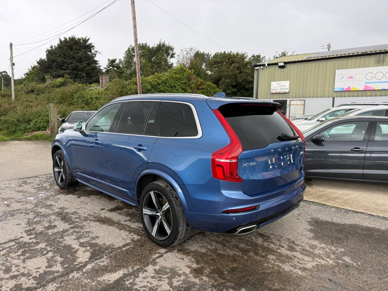 Volvo XC90 view 3