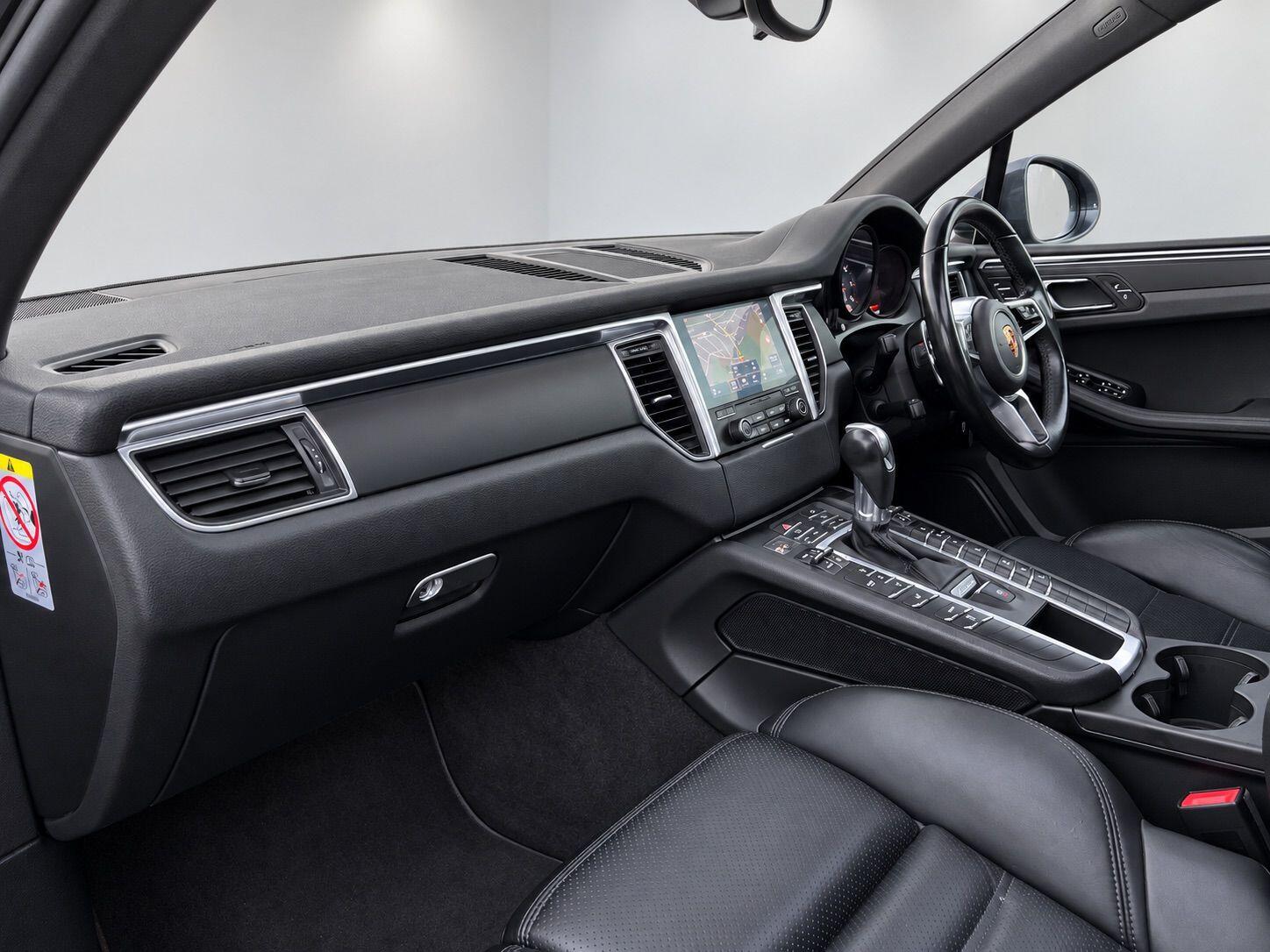 Porsche Macan view 44