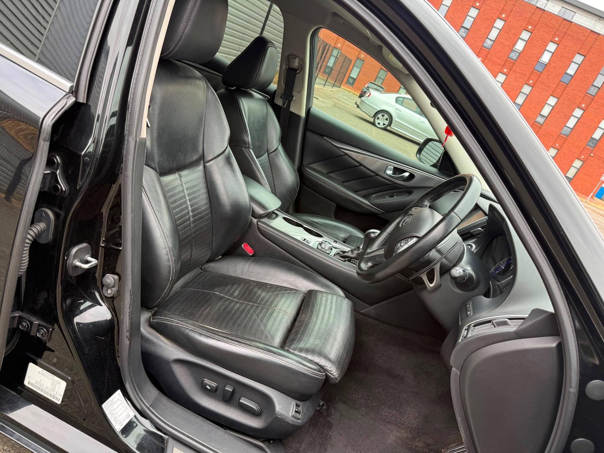 Infiniti Q50 view 4