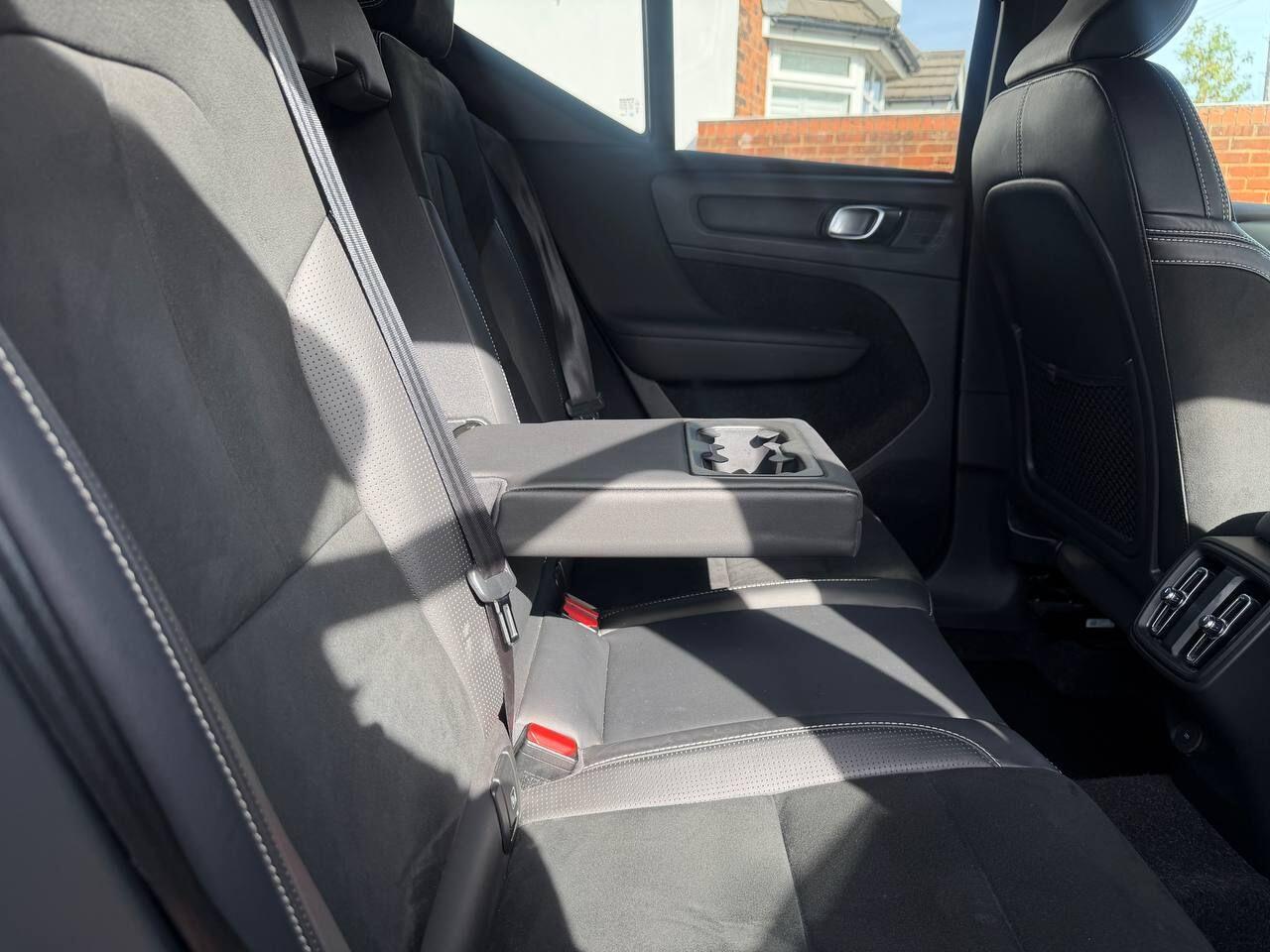 Volvo XC40 view 19